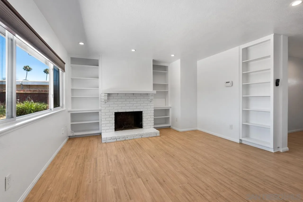 https://cdn.realtyfeed.com/cdn/127/260016763/1dcfc71bbd7a9d1f595871d4733e96c3.webp