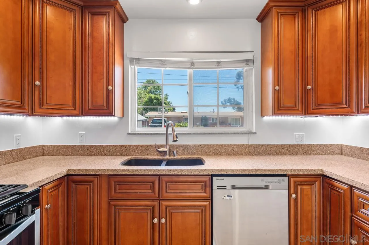 https://cdn.realtyfeed.com/cdn/127/260016763/5d48b3117f7c498618b16c1bc2ee43e5.webp