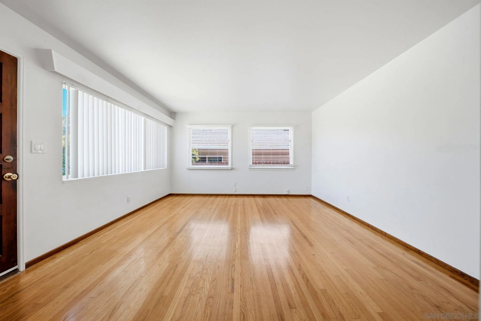 https://cdn.realtyfeed.com/cdn/127/260016771/4b50c25bcccfd16b715ecb1bbfbe2b17.webp