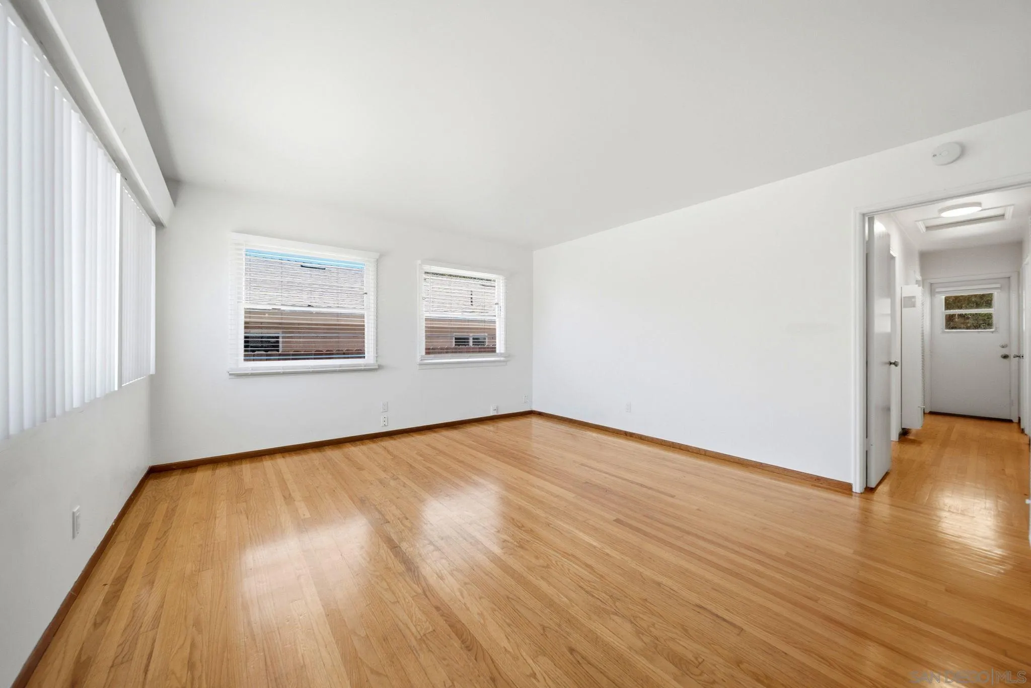 https://cdn.realtyfeed.com/cdn/127/260016771/74f1b61d1e64ae844ffb7ec486fda9d6.webp