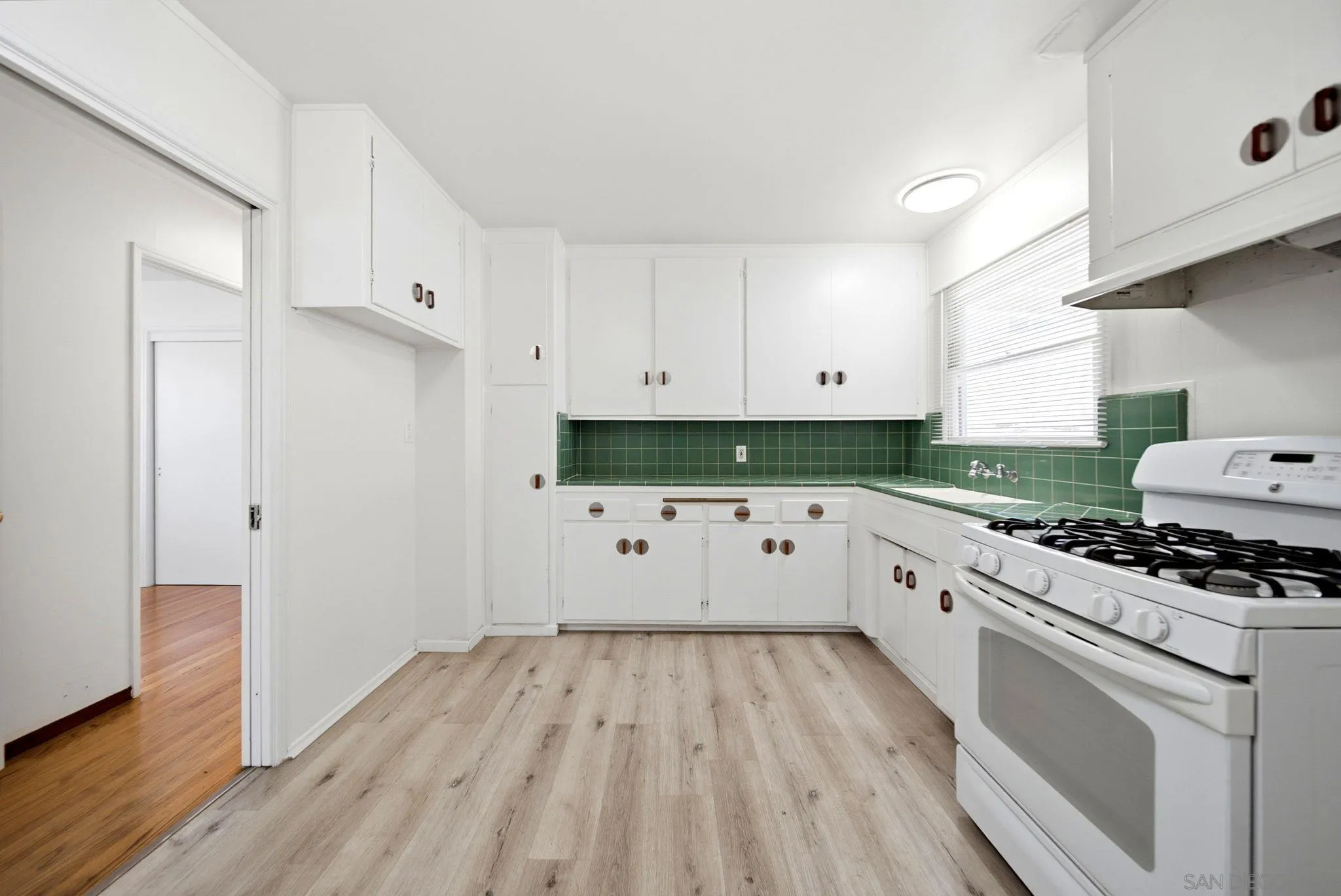 https://cdn.realtyfeed.com/cdn/127/260016771/7f8fdaa28820a6eec845e3e4a135f790.webp