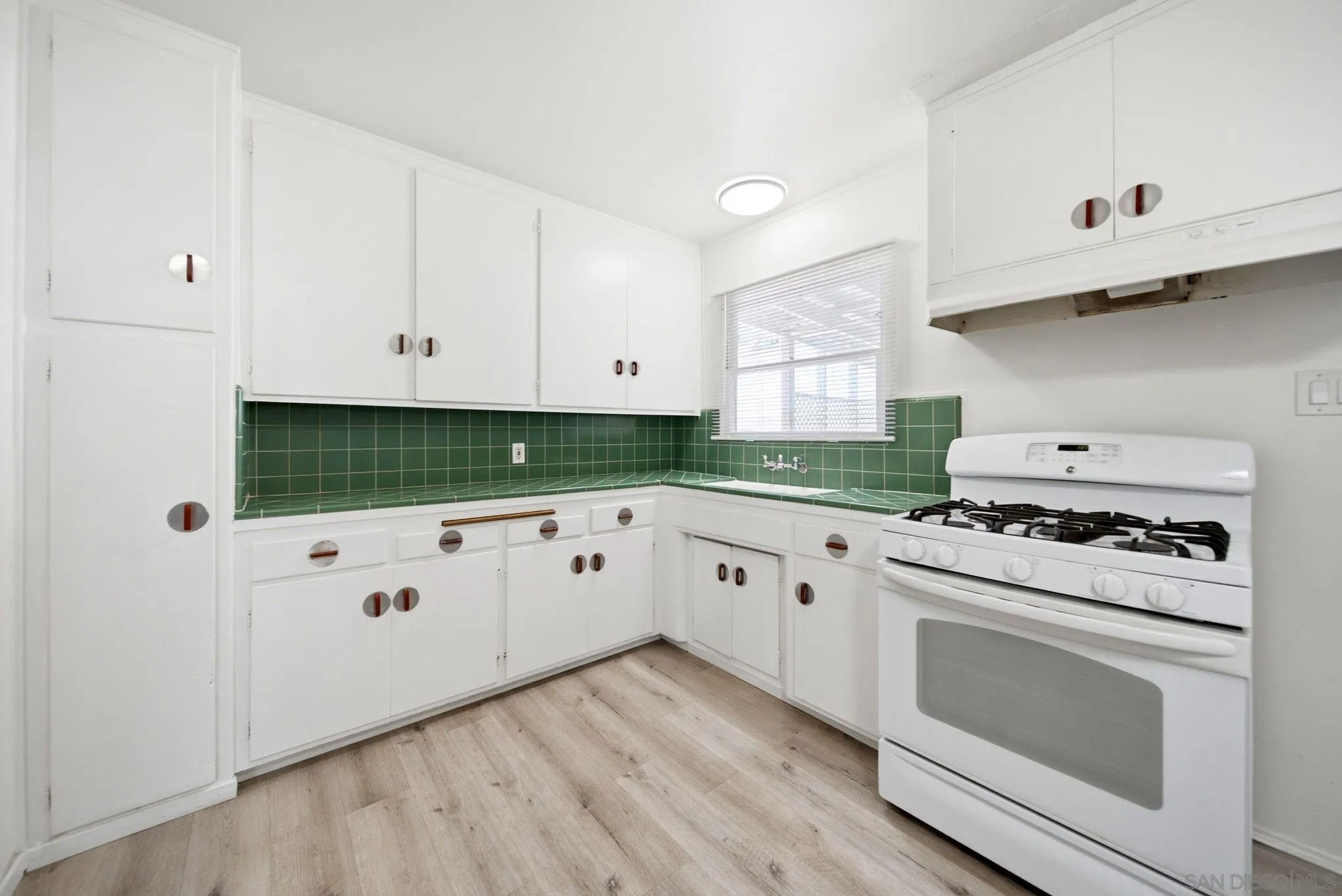 https://cdn.realtyfeed.com/cdn/127/260016771/a572ad899c5a5584ccee520766ed1042.webp