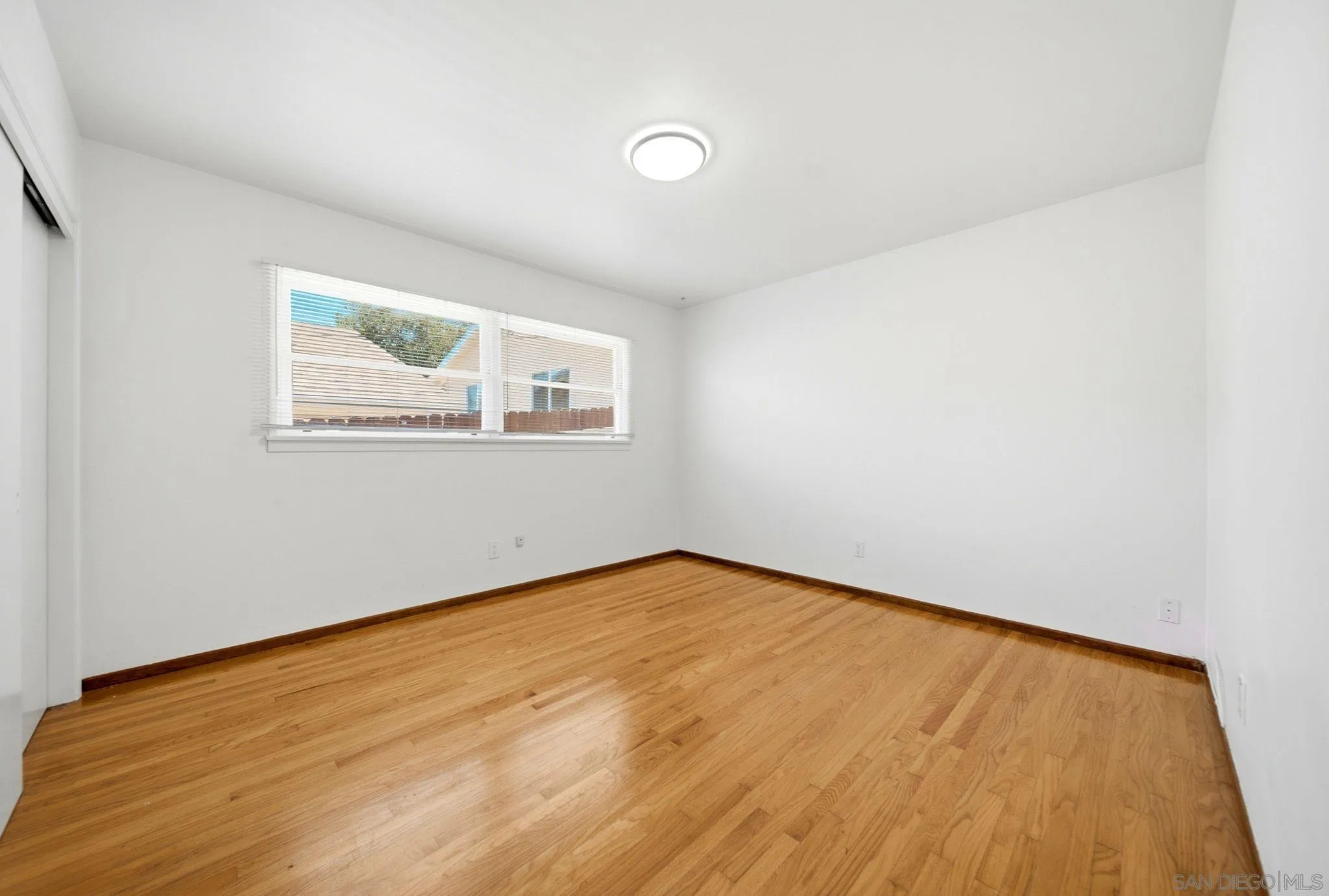 https://cdn.realtyfeed.com/cdn/127/260016771/b2f6358efffd39981287a2ef5ea43816.webp