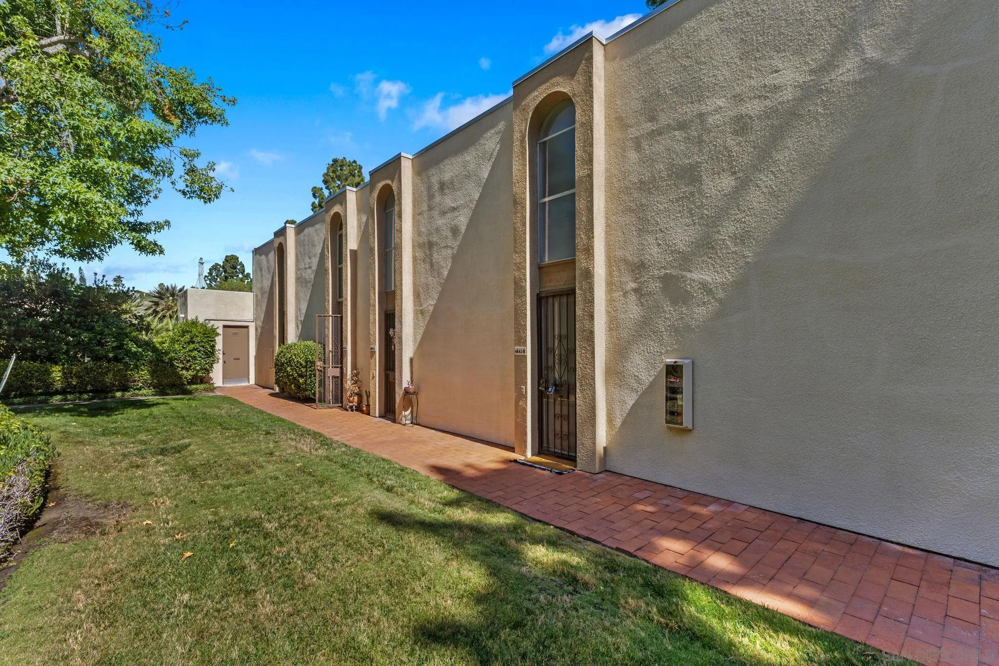Photo #2: 260016772 Listing: Photo #2