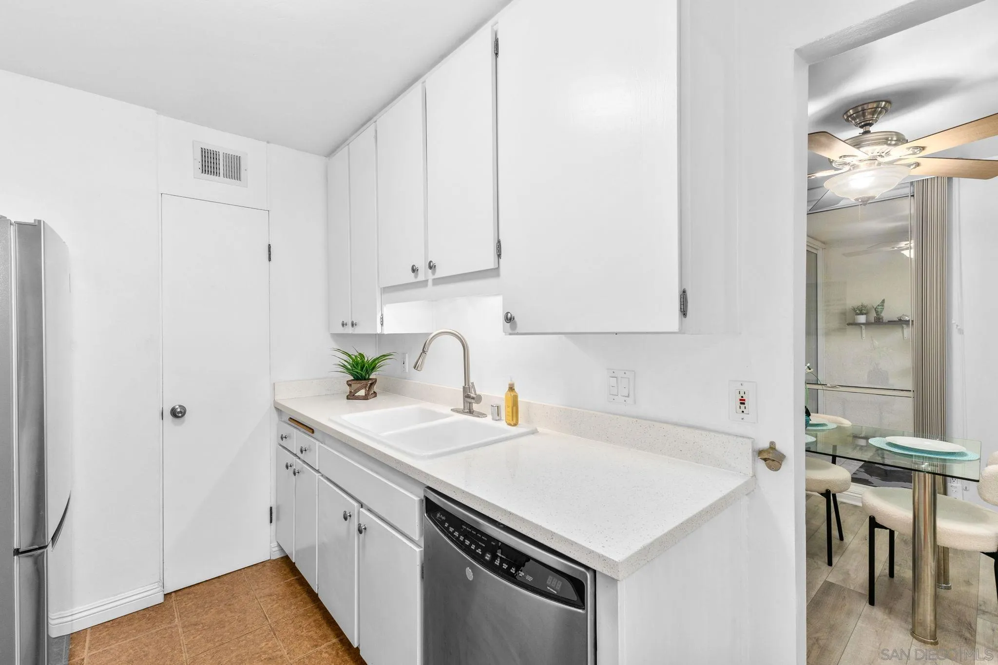 https://cdn.realtyfeed.com/cdn/127/260016772/9a668797a40aaf761726003366bb355d.webp