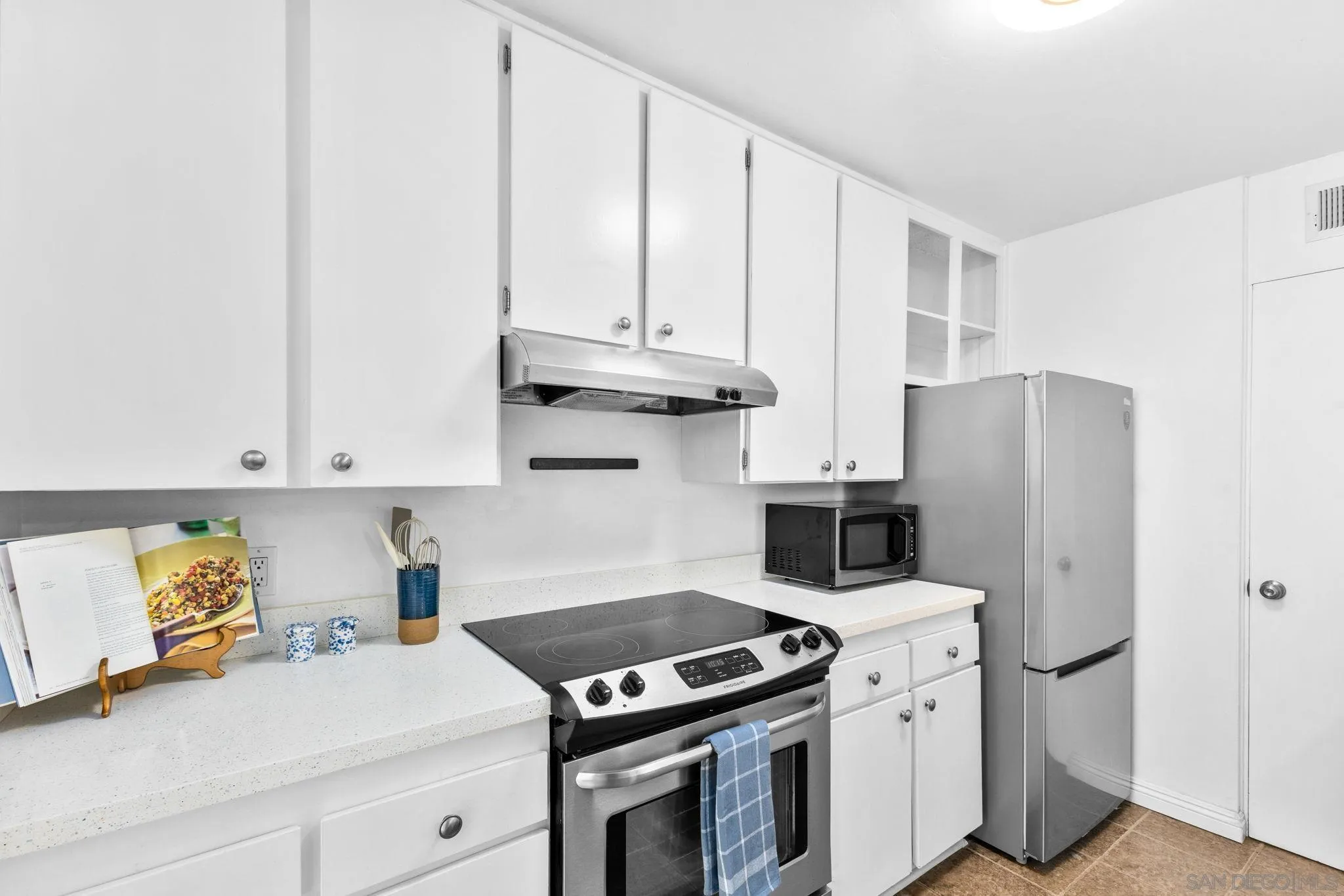 https://cdn.realtyfeed.com/cdn/127/260016772/c78df0c777e29040ed7dcefa57f484fe.webp