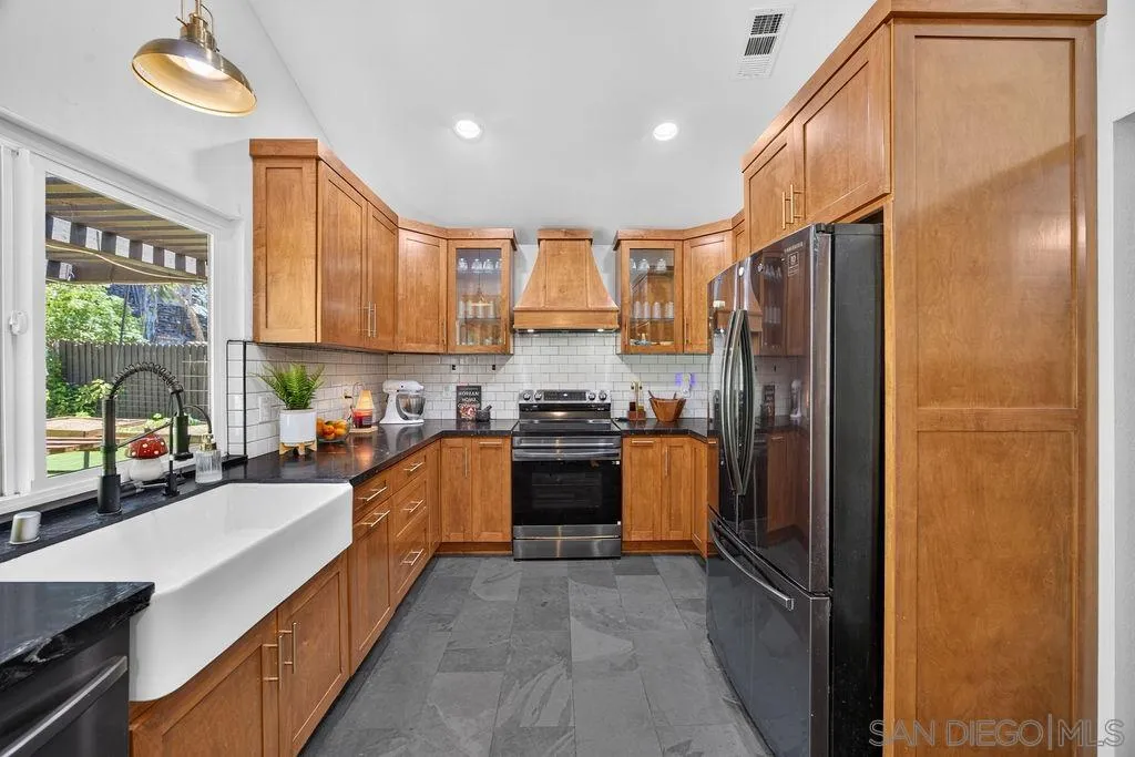 https://cdn.realtyfeed.com/cdn/127/260016776/2fde7d186e0f6d6fafc1eb94bb3420e0.webp