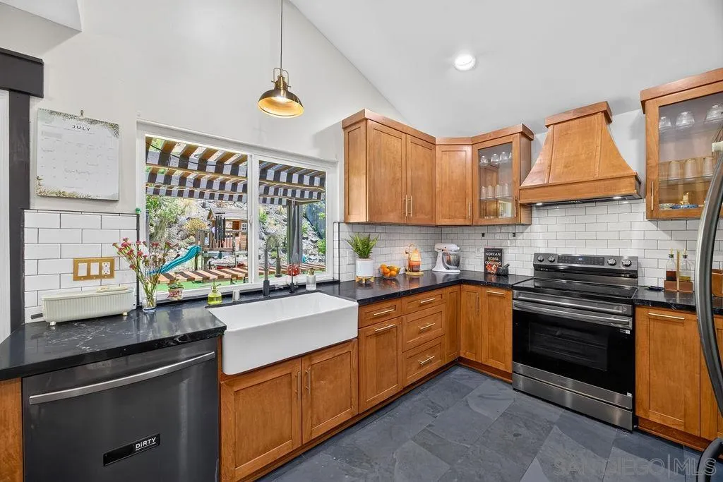 https://cdn.realtyfeed.com/cdn/127/260016776/94815240545d650f984a7b9c8156795c.webp