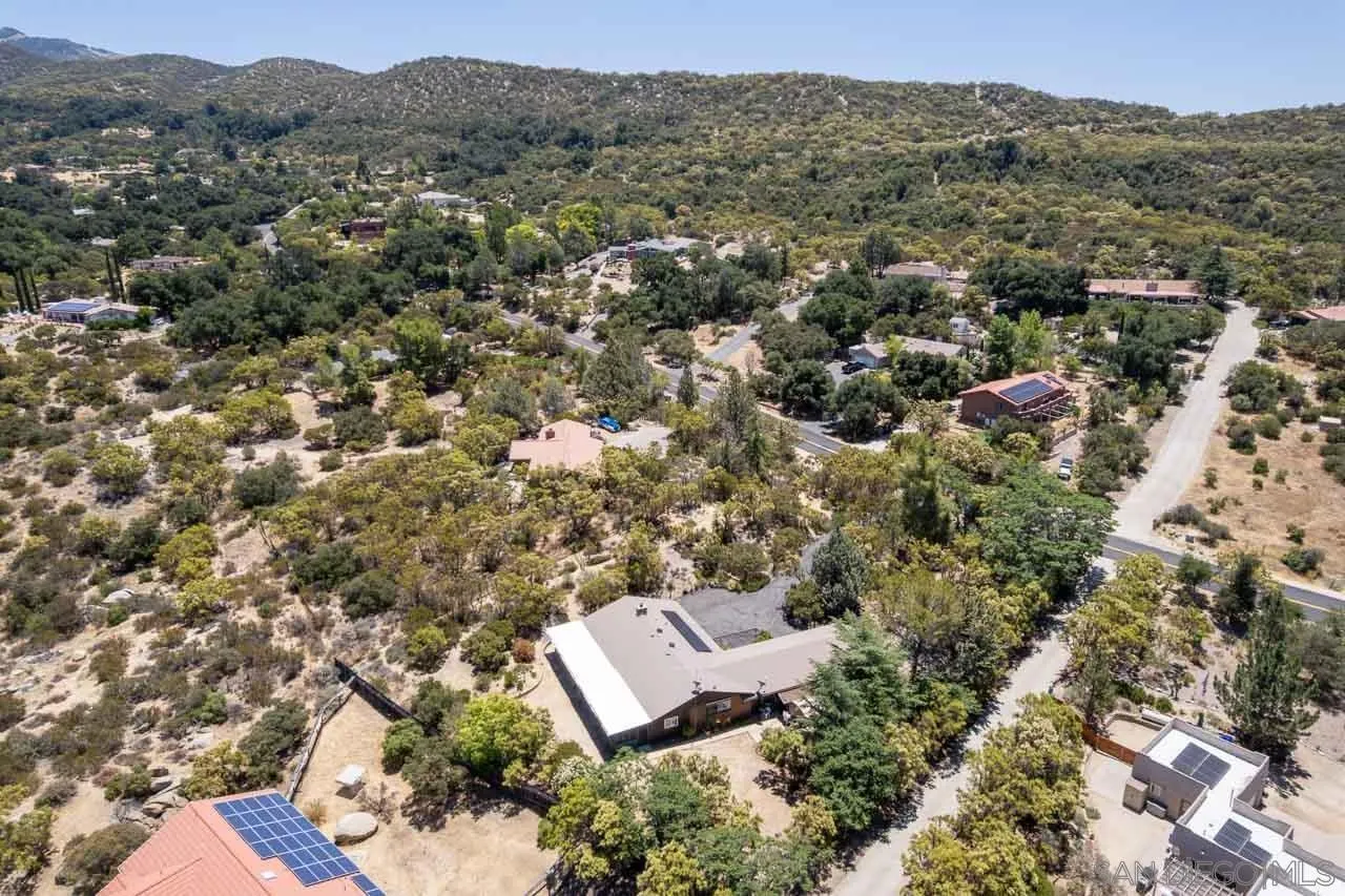 https://cdn.realtyfeed.com/cdn/127/260016779/61f1f2c86559d41fe15c1b808a1071cf.webp