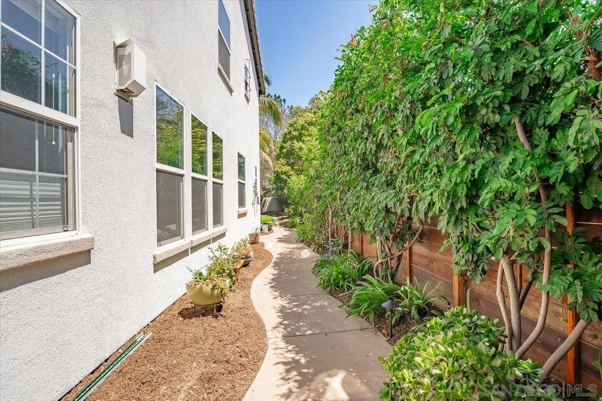 https://cdn.realtyfeed.com/cdn/127/260016782/1c6cb1cd84b3b0bf763f9b16922a505a.webp