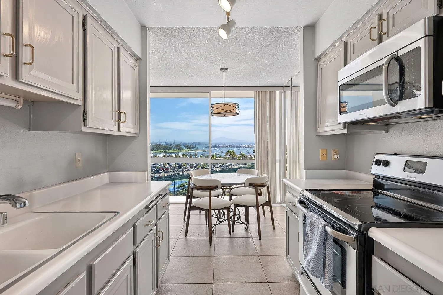 https://cdn.realtyfeed.com/cdn/127/260016783/9177e3db70ce2d1af49715840f6960e6.webp