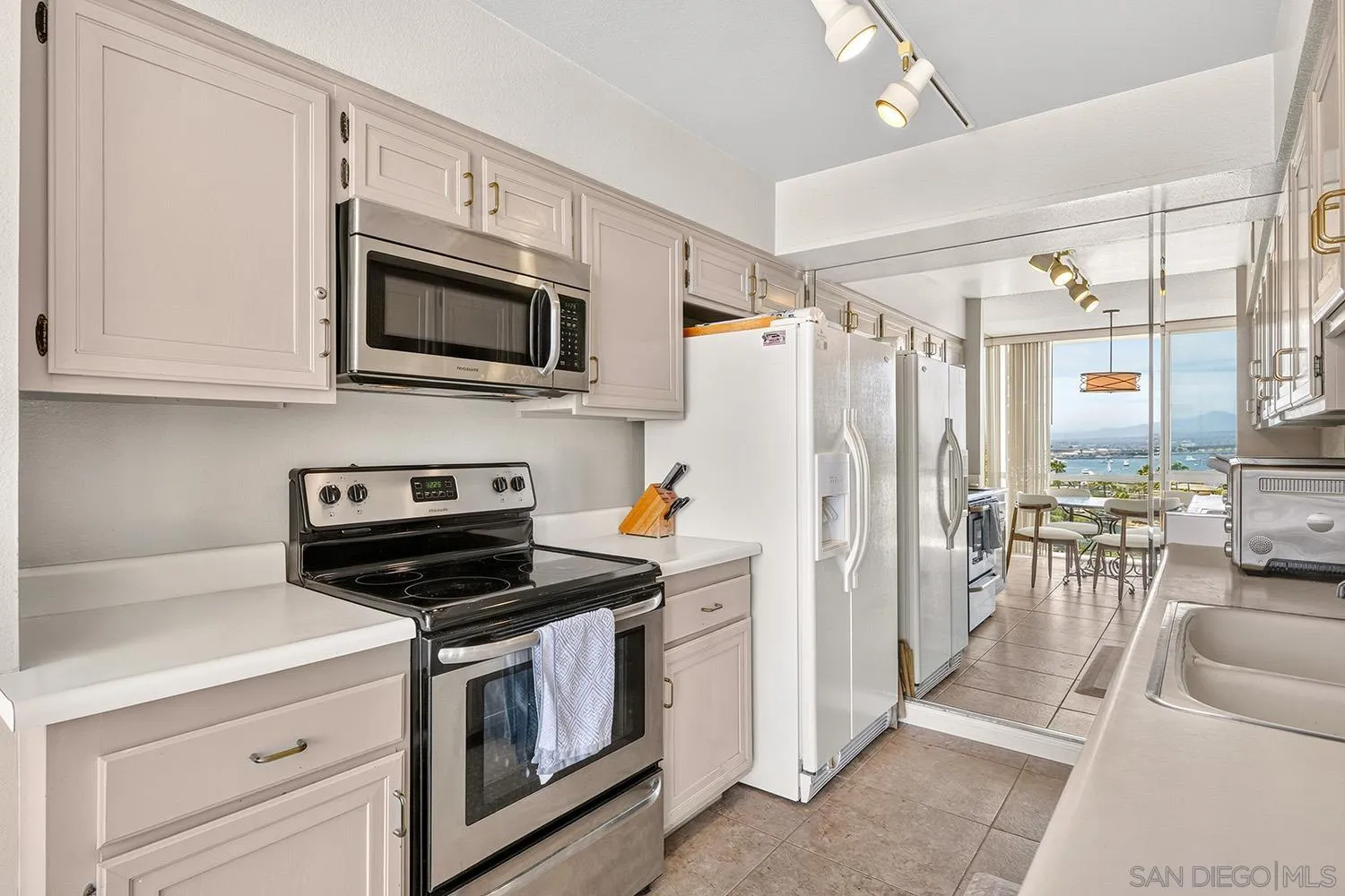 https://cdn.realtyfeed.com/cdn/127/260016783/d54ea1b892158a0151a0f676f8e2f14c.webp