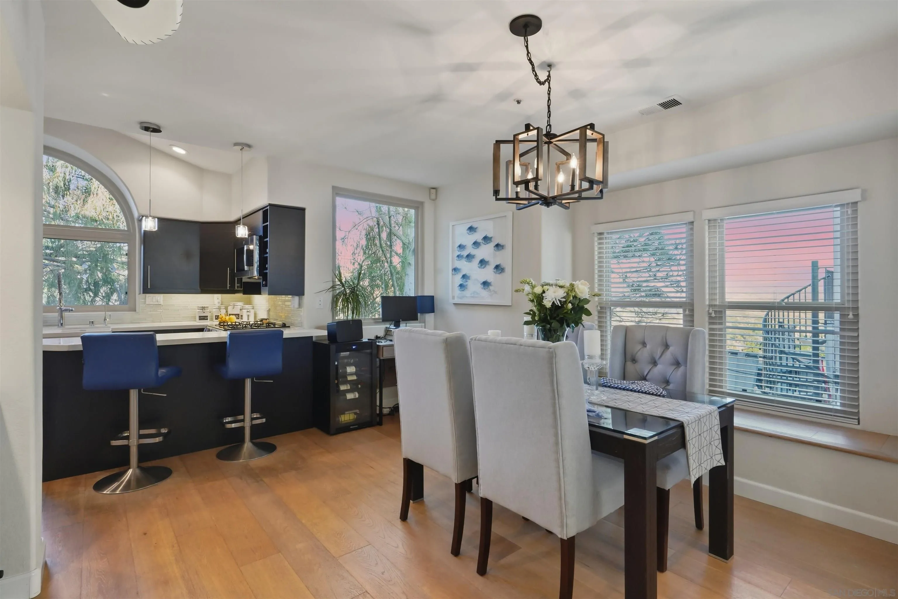 https://cdn.realtyfeed.com/cdn/127/260016802/efd8d2f8aee24b183a317da77b3f75a2.webp