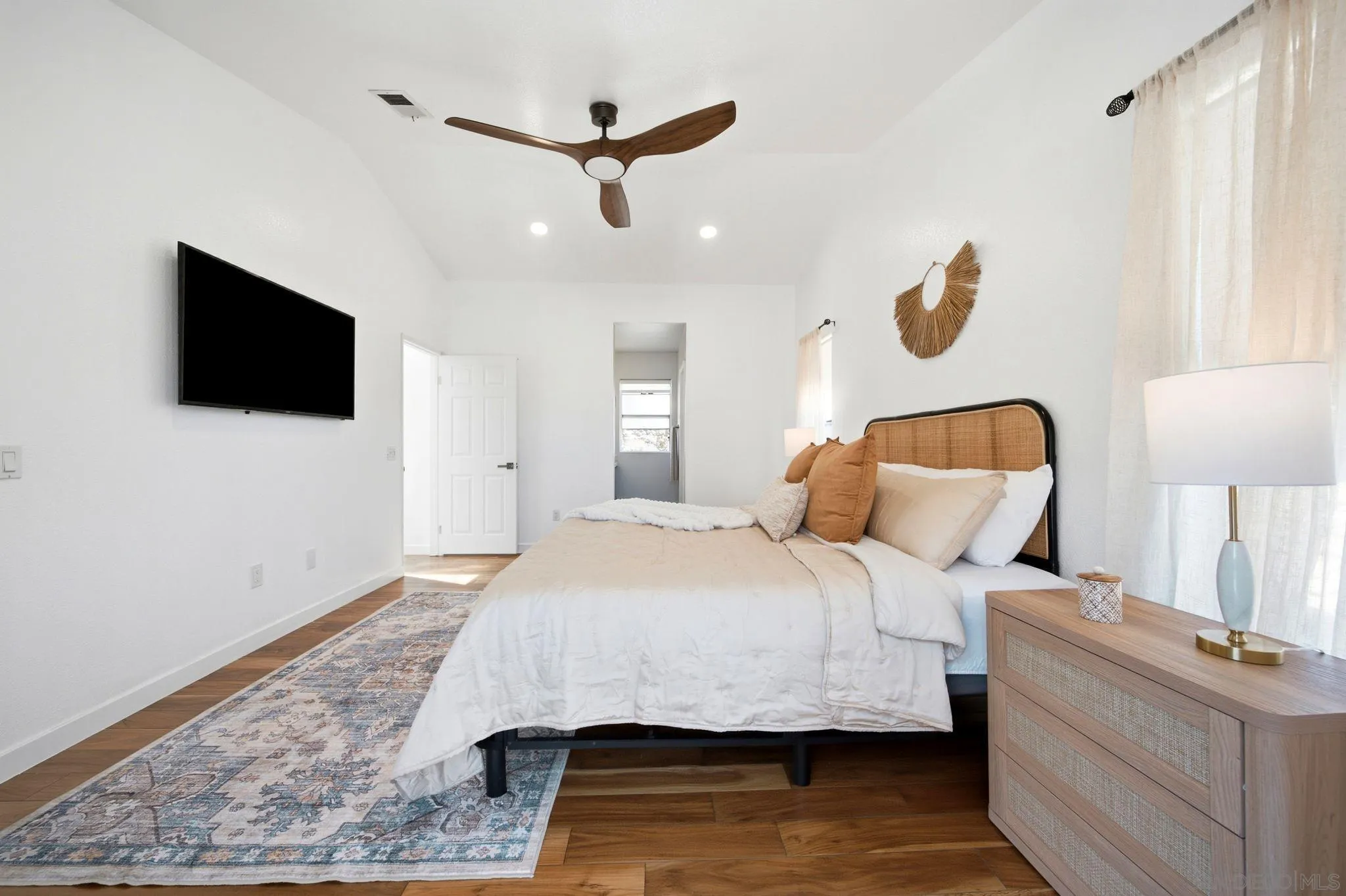 https://cdn.realtyfeed.com/cdn/127/260016816/316d582f3b119da81d6923a6db7e3cc0.webp