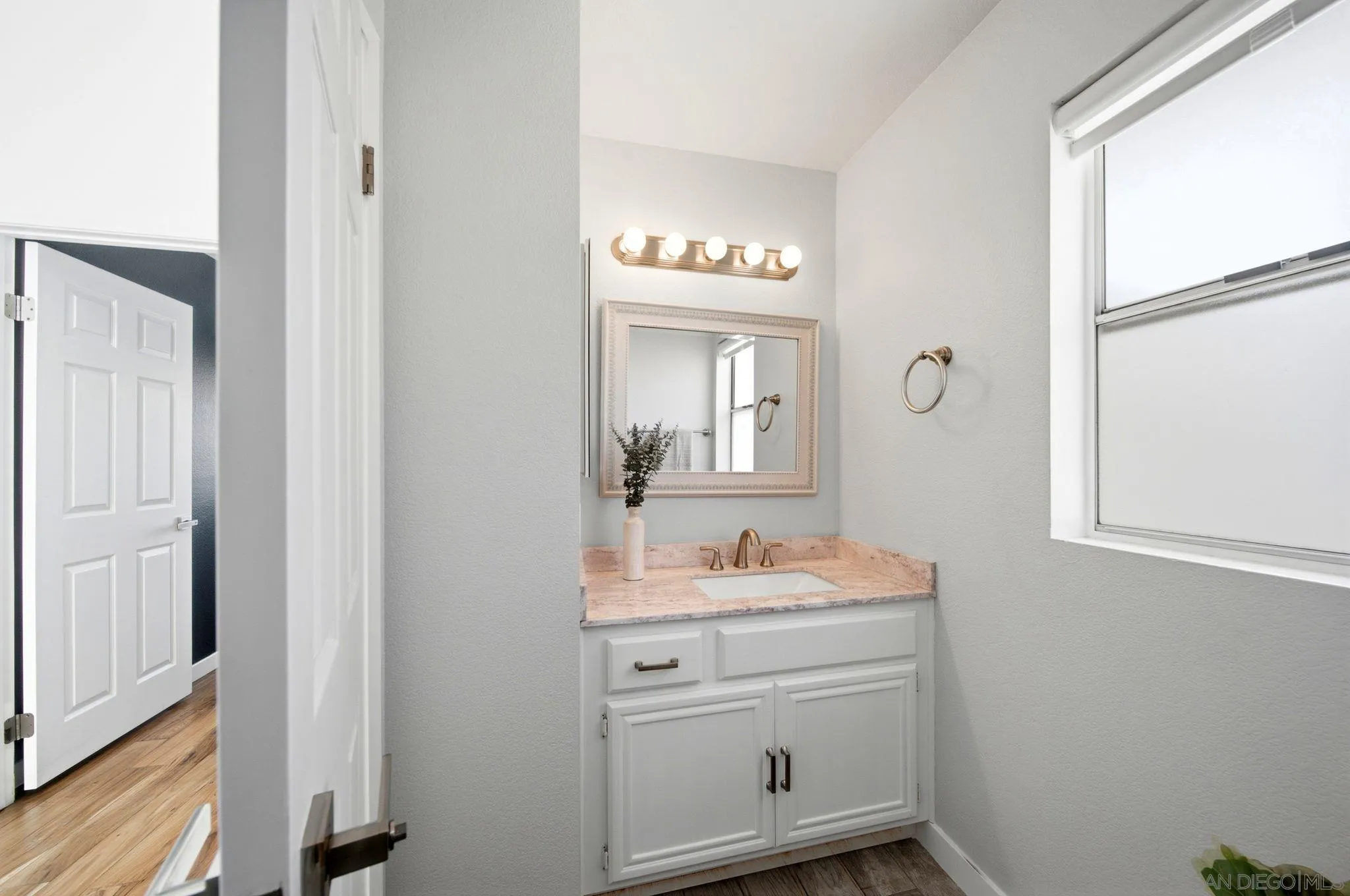 https://cdn.realtyfeed.com/cdn/127/260016816/9f156493aecc072b9ac0bb04302e43f8.webp