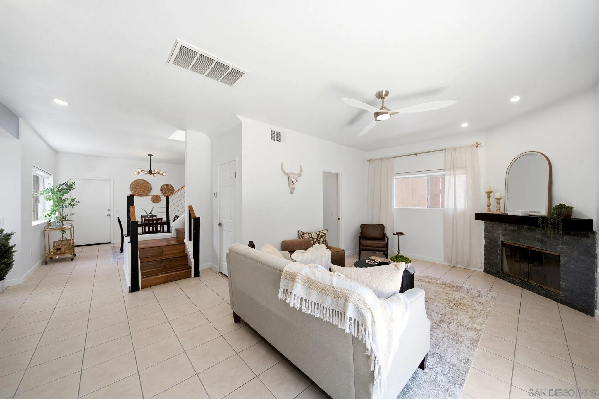 https://cdn.realtyfeed.com/cdn/127/260016816/ecff889982ccc2f0eb21c31bc4badb82.webp