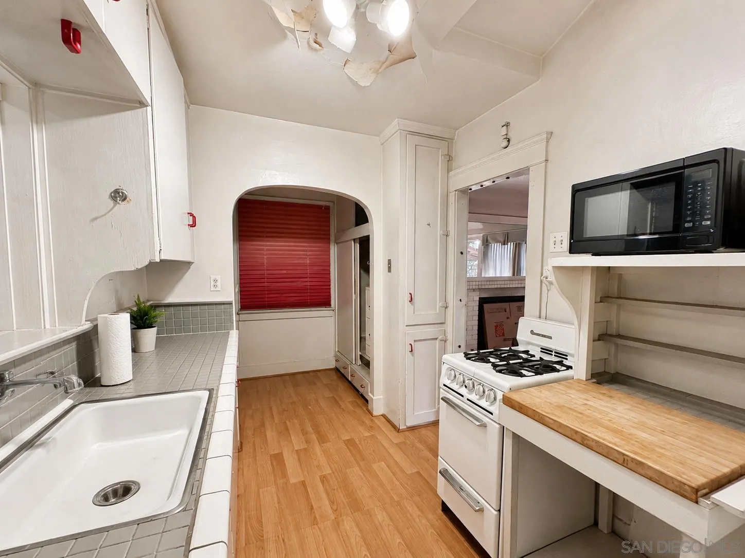 https://cdn.realtyfeed.com/cdn/127/260016817/ee8f0ce38c328df6f82f1b2e29483c5e.webp