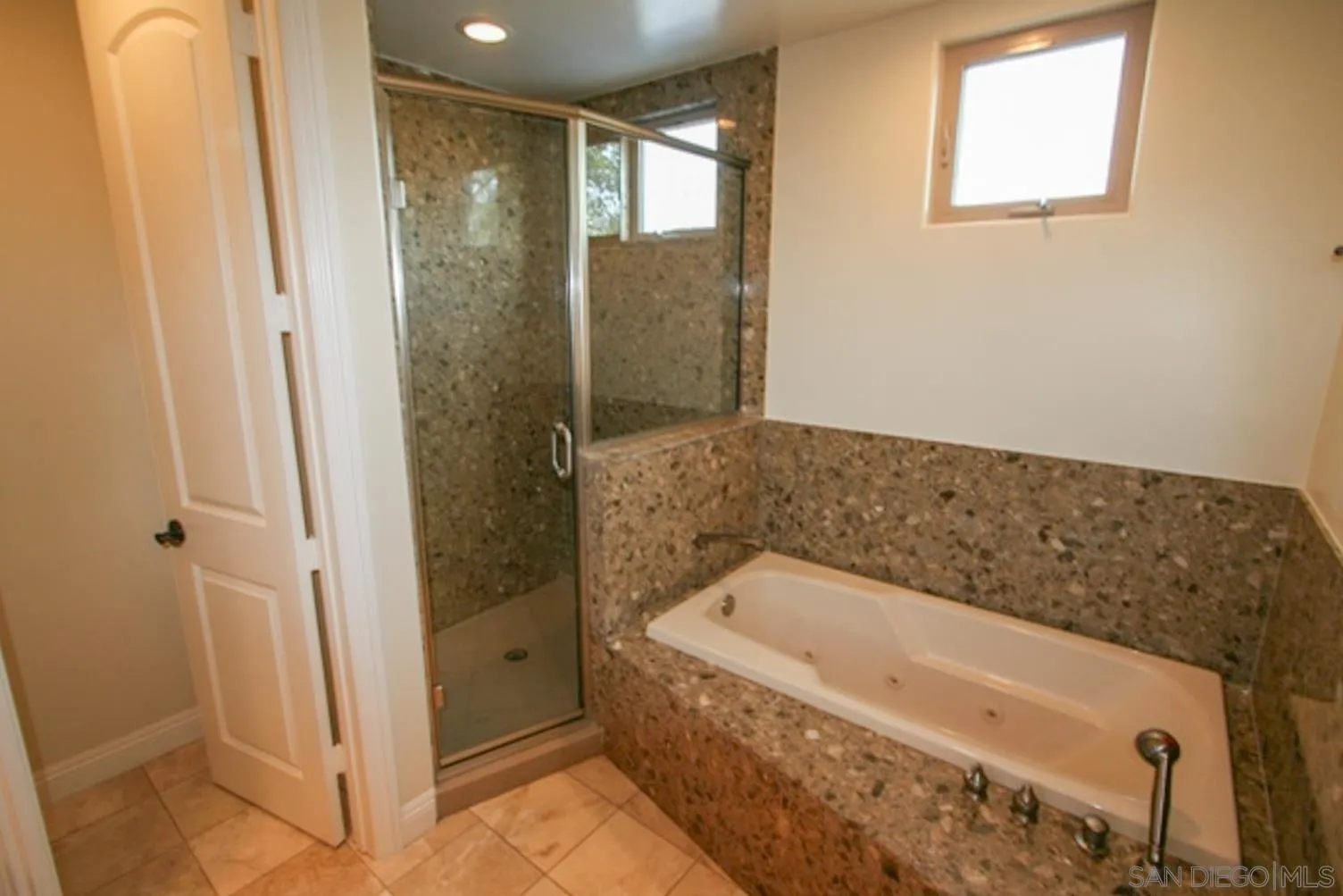 https://cdn.realtyfeed.com/cdn/127/260016824/d5c440244b8c581bc8e966665e279c9c.webp