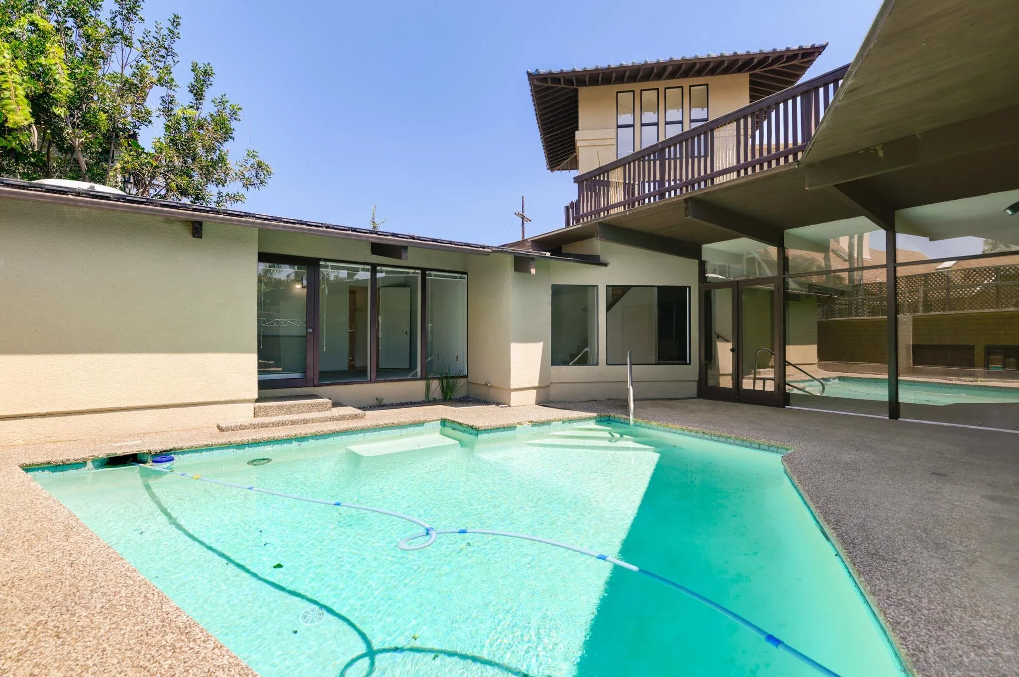 https://cdn.realtyfeed.com/cdn/127/260016830/036bf609012fc7a1653cbf6ced17ebd1.webp