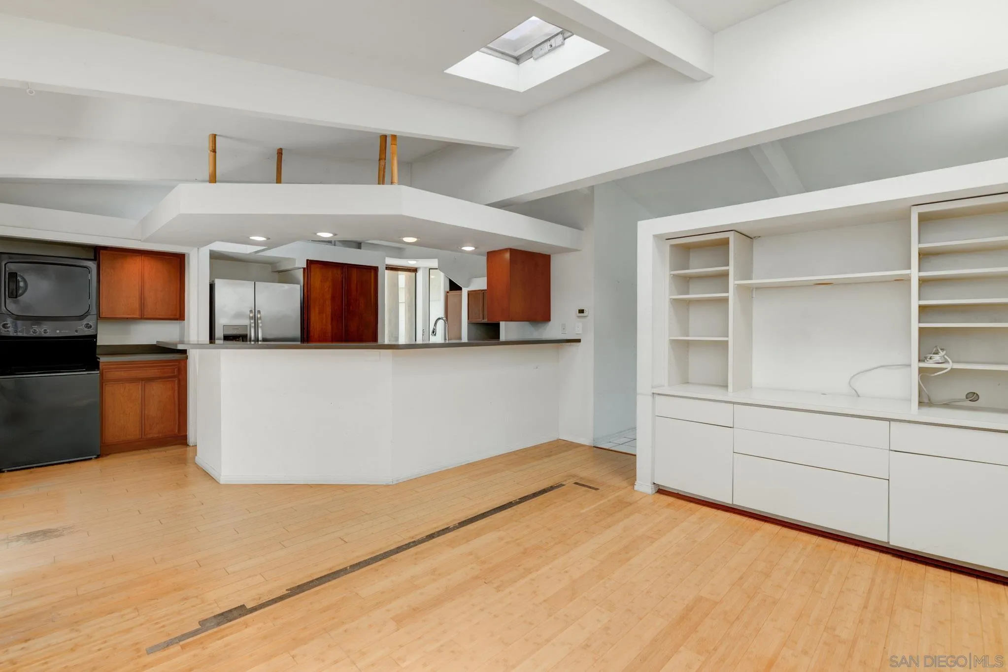 https://cdn.realtyfeed.com/cdn/127/260016830/5b27503d1c85ad5569e6de5fcf7e6ee7.webp