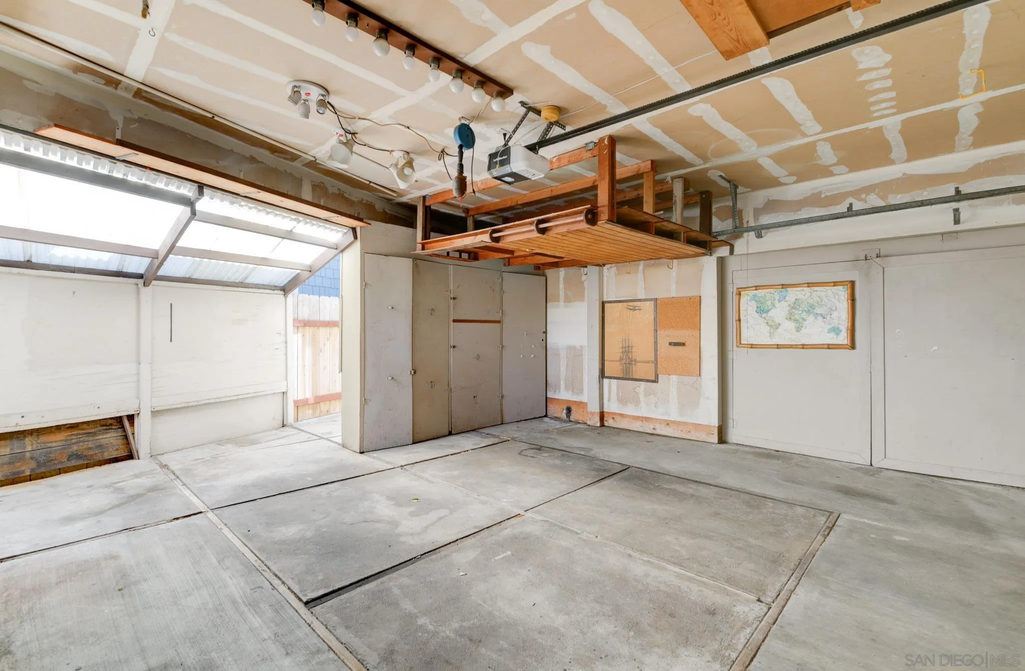 https://cdn.realtyfeed.com/cdn/127/260016830/958b4a0c288990b868f244322e6f2e15.webp
