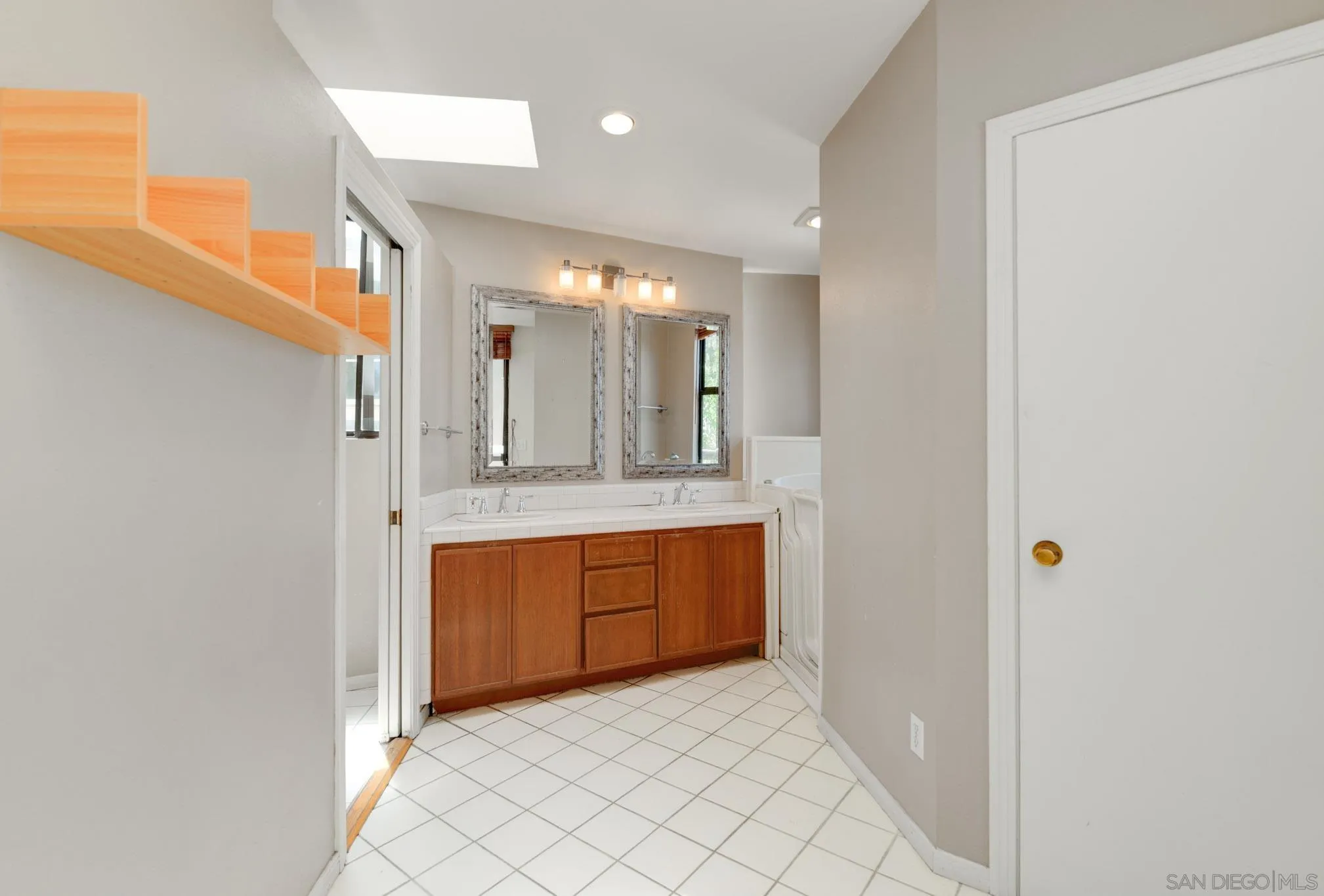 https://cdn.realtyfeed.com/cdn/127/260016830/cfb0be4039a95abae16fae258e2eda15.webp