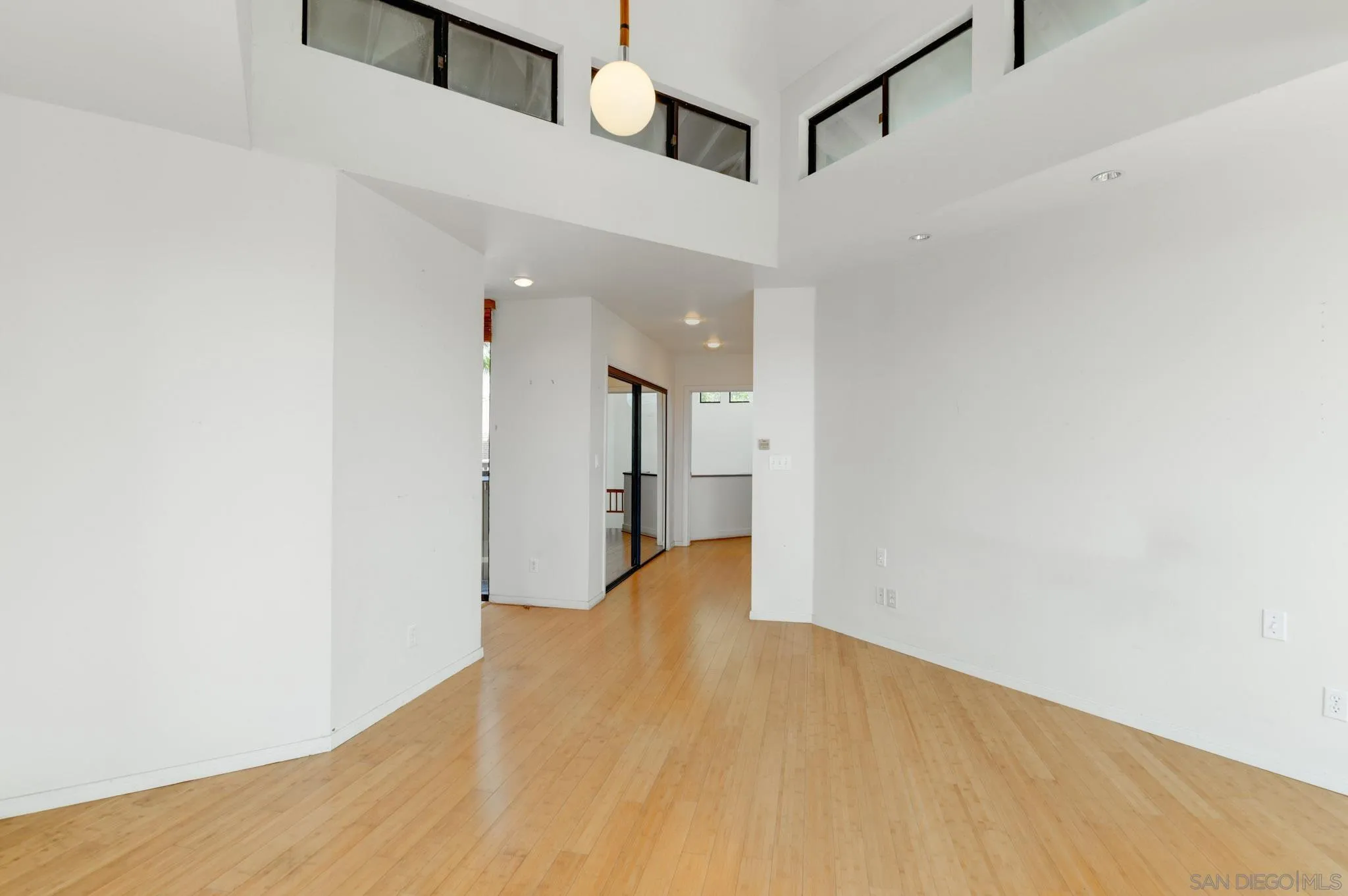 https://cdn.realtyfeed.com/cdn/127/260016830/f5b353e7eedb4ba25b5d5435e5b0dd8c.webp