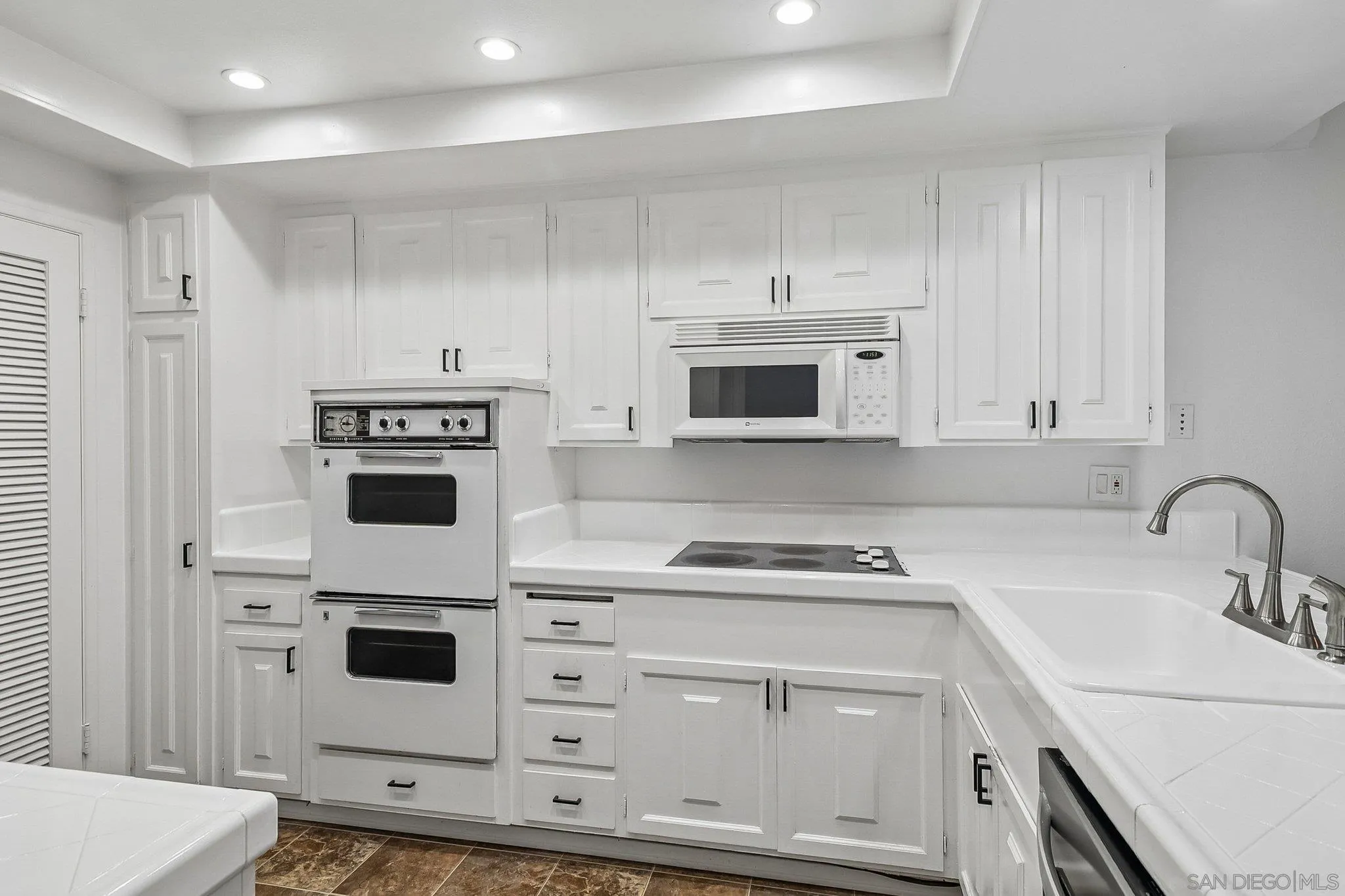 Photo #11: 260016831 Listing: Photo #11