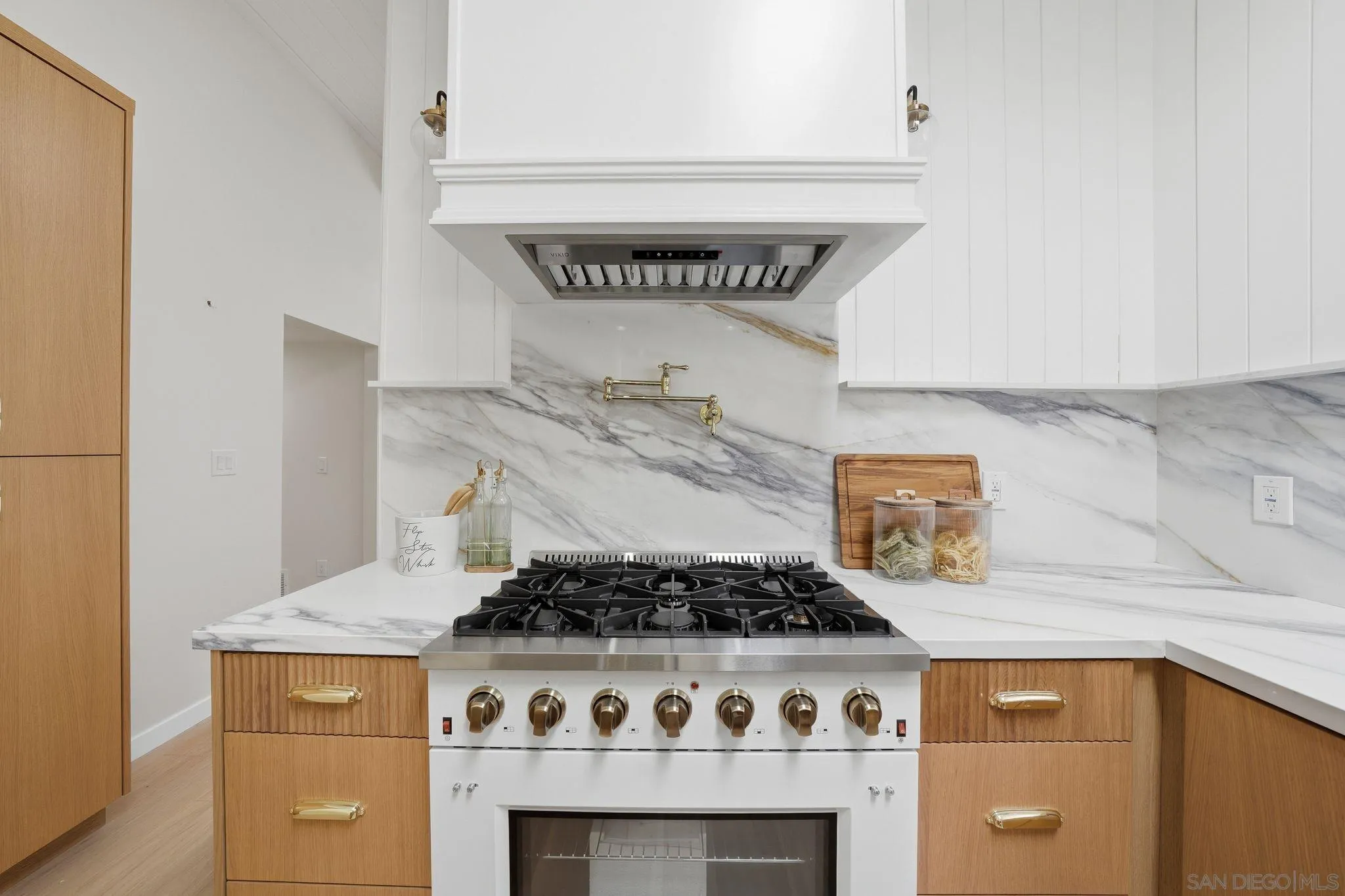 https://cdn.realtyfeed.com/cdn/127/260016834/03b75503f8766d9970cb3b393c4f48cf.webp