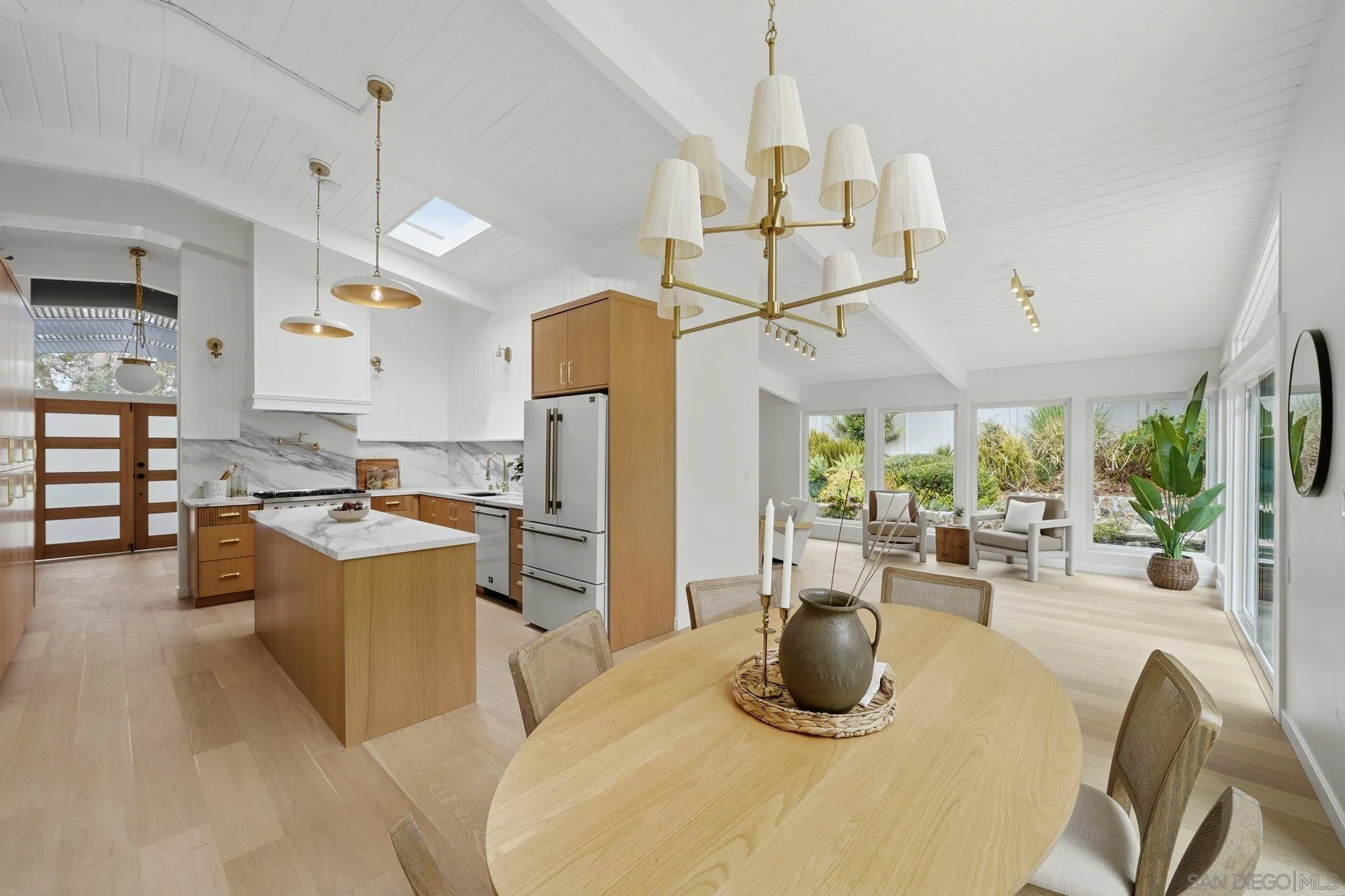 https://cdn.realtyfeed.com/cdn/127/260016834/0fac42f2a0c113e7a2465aad5a9a5639.webp