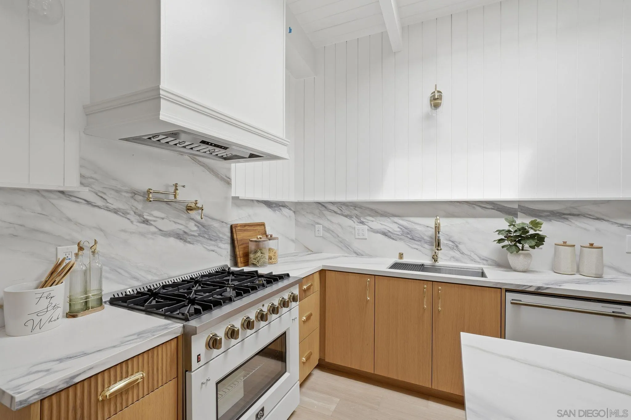 https://cdn.realtyfeed.com/cdn/127/260016834/2aa1a7b1dcf22f362a982fa5317305c5.webp
