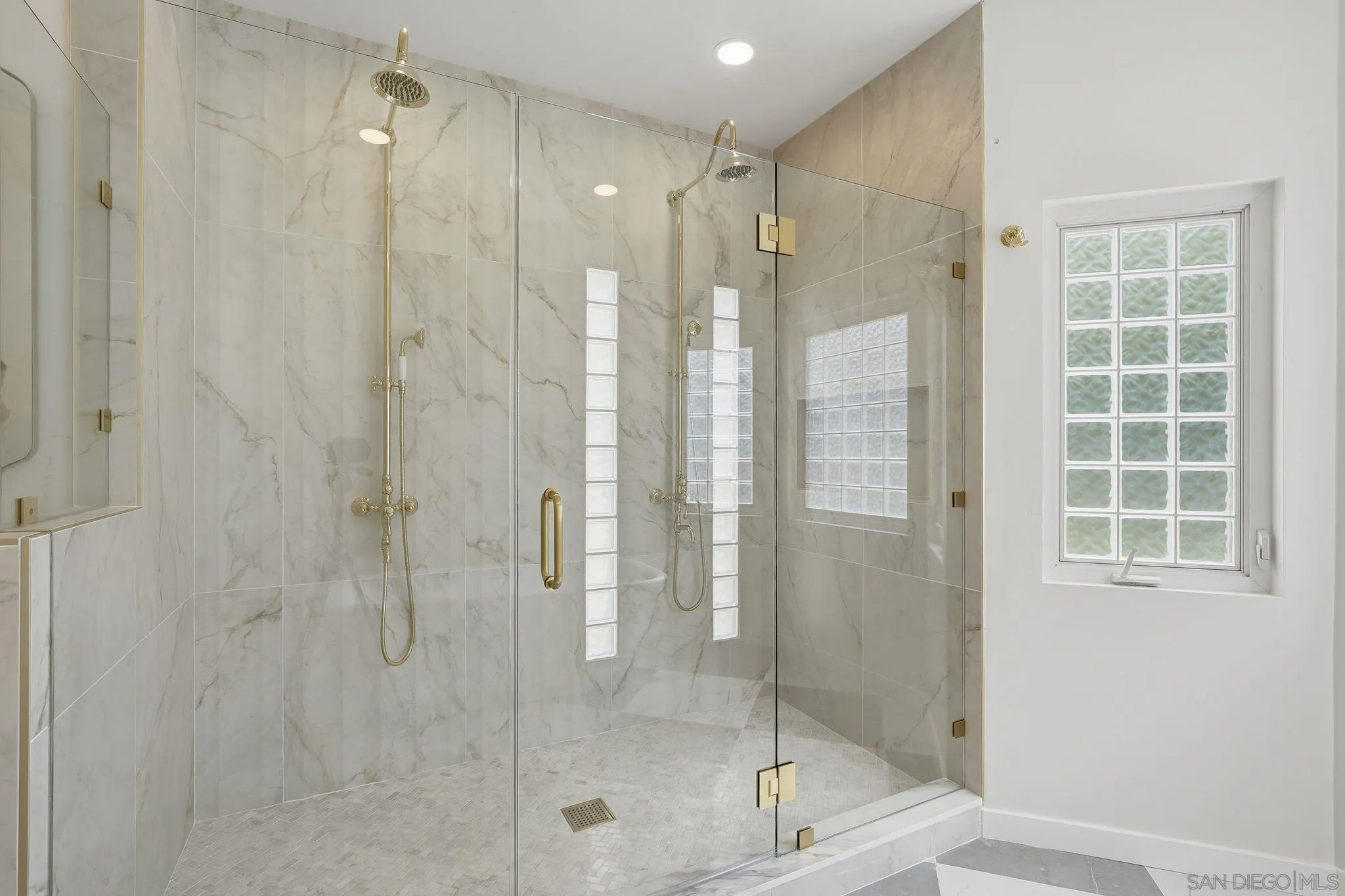 https://cdn.realtyfeed.com/cdn/127/260016834/47f63f7f5b258de2a3766ee029f94795.webp