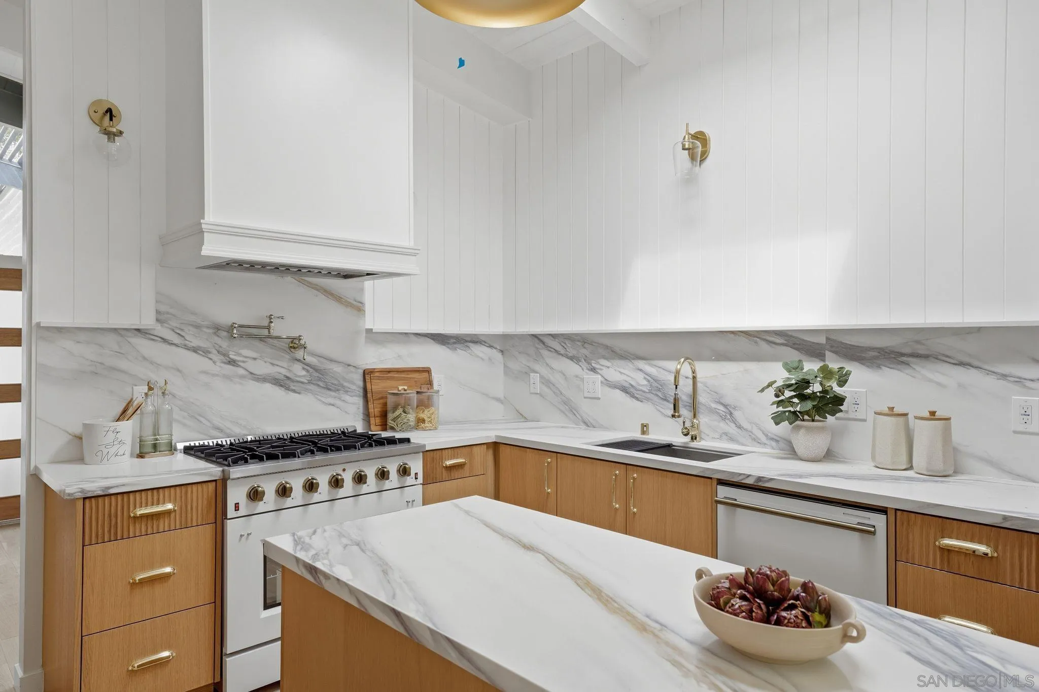 https://cdn.realtyfeed.com/cdn/127/260016834/5f0f815c48f5bd74c8500b925803f43d.webp