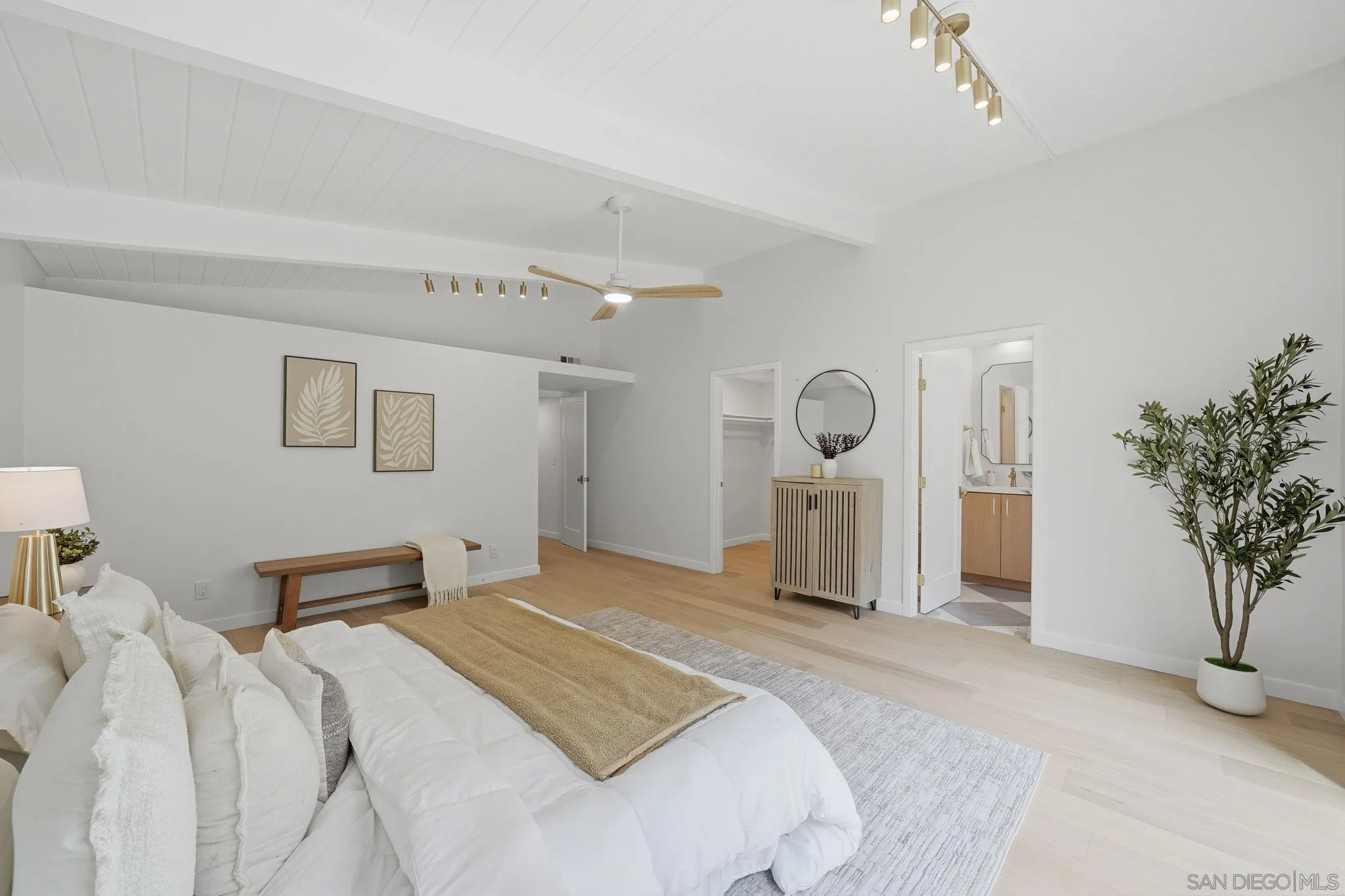 https://cdn.realtyfeed.com/cdn/127/260016834/792d3b69f865f2b6292d588dc7ea9e02.webp