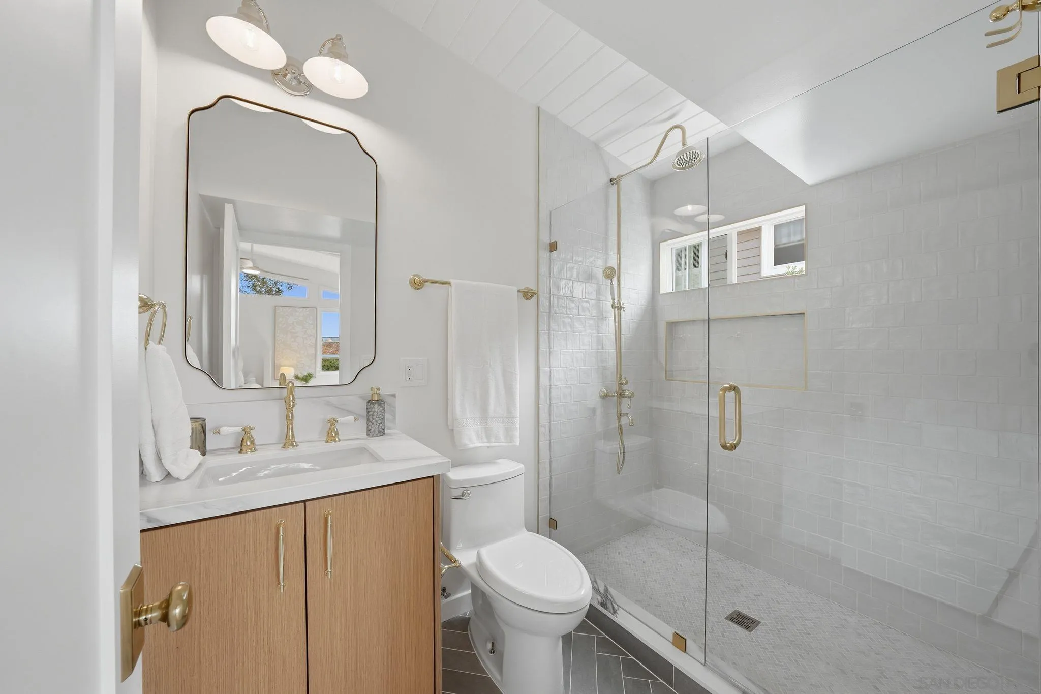 https://cdn.realtyfeed.com/cdn/127/260016834/981bc01d27803abc574b5787508cc9f7.webp