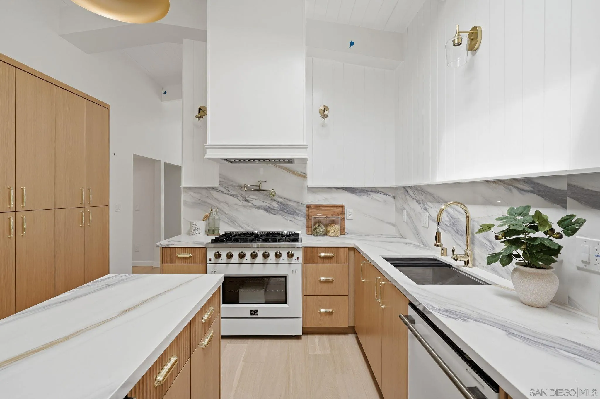 https://cdn.realtyfeed.com/cdn/127/260016834/b344a47fa0d0a205d5c96764738aaca6.webp