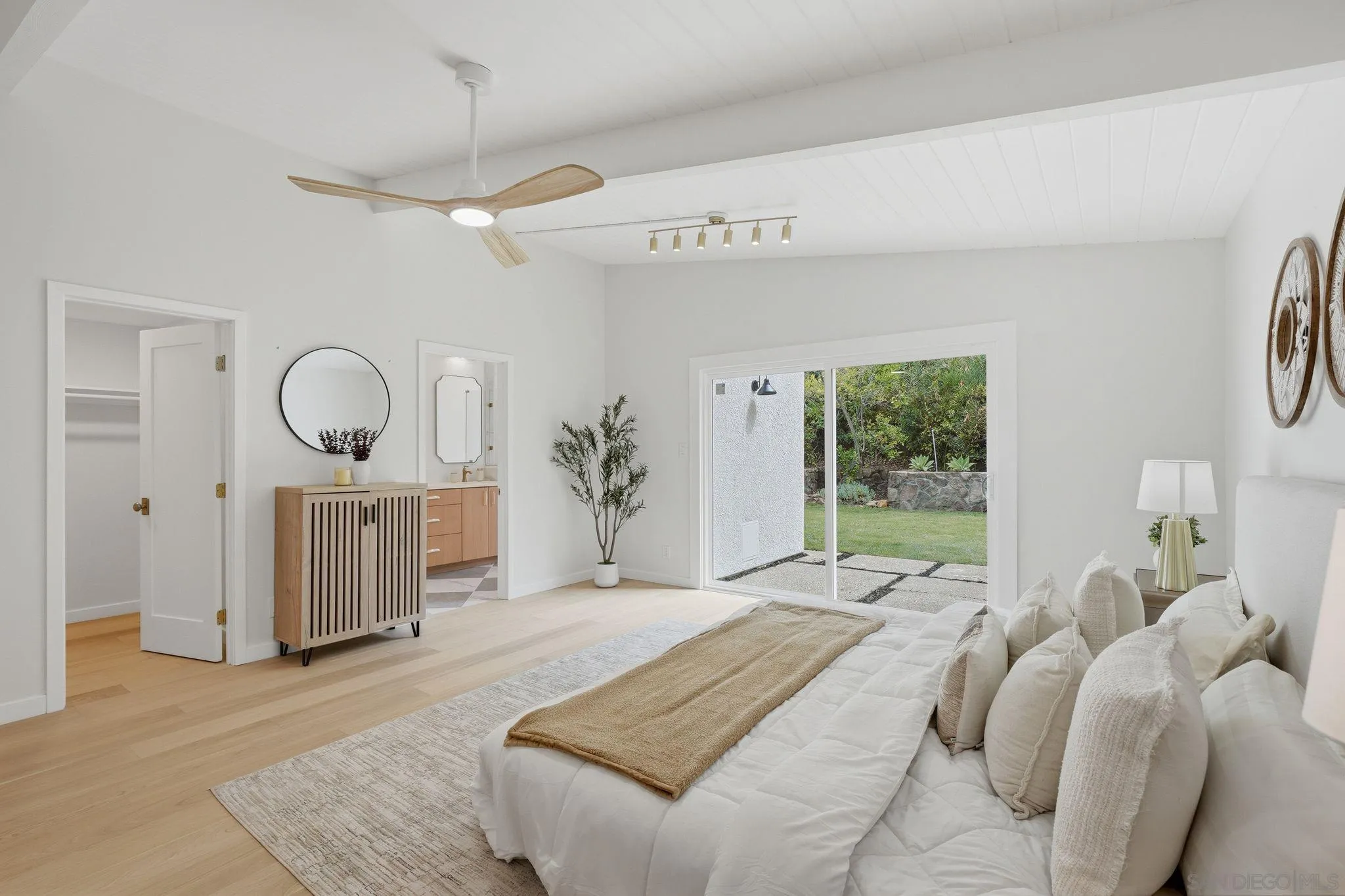 https://cdn.realtyfeed.com/cdn/127/260016834/b7d30c8ec47241554741b99a176b5ae4.webp