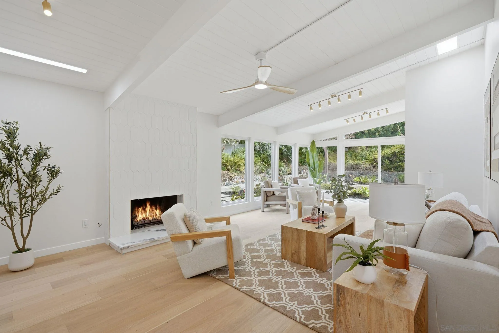 https://cdn.realtyfeed.com/cdn/127/260016834/ce7289303d94910f4f7036bfeb89c0e6.webp