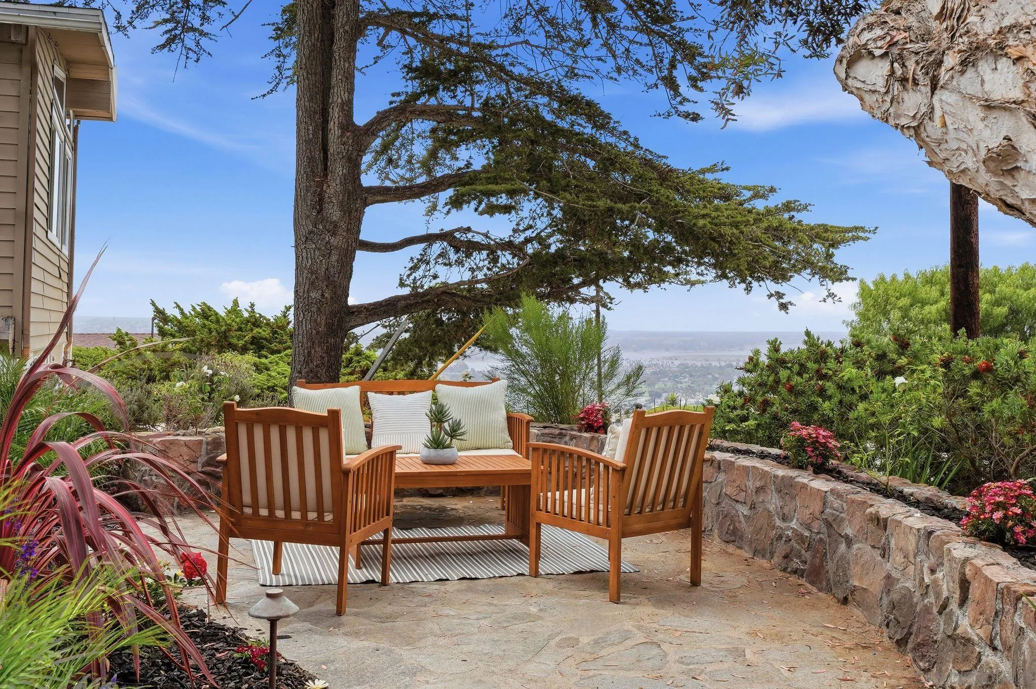 https://cdn.realtyfeed.com/cdn/127/260016834/d8bea8b49c6ef08adf8f39d7cb0c9515.webp