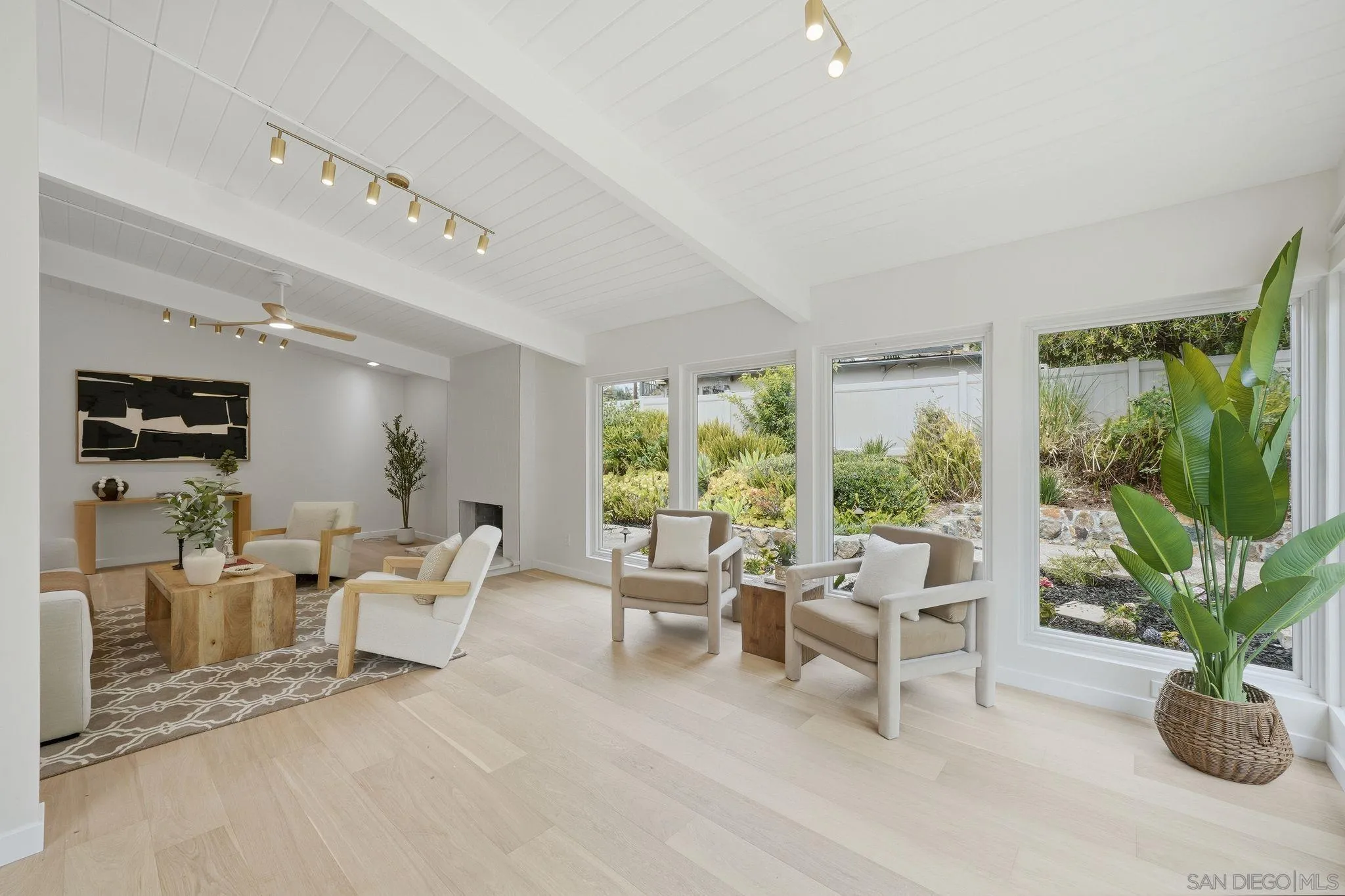 https://cdn.realtyfeed.com/cdn/127/260016834/defe8c7bd001fe56006636daf7c5fe91.webp