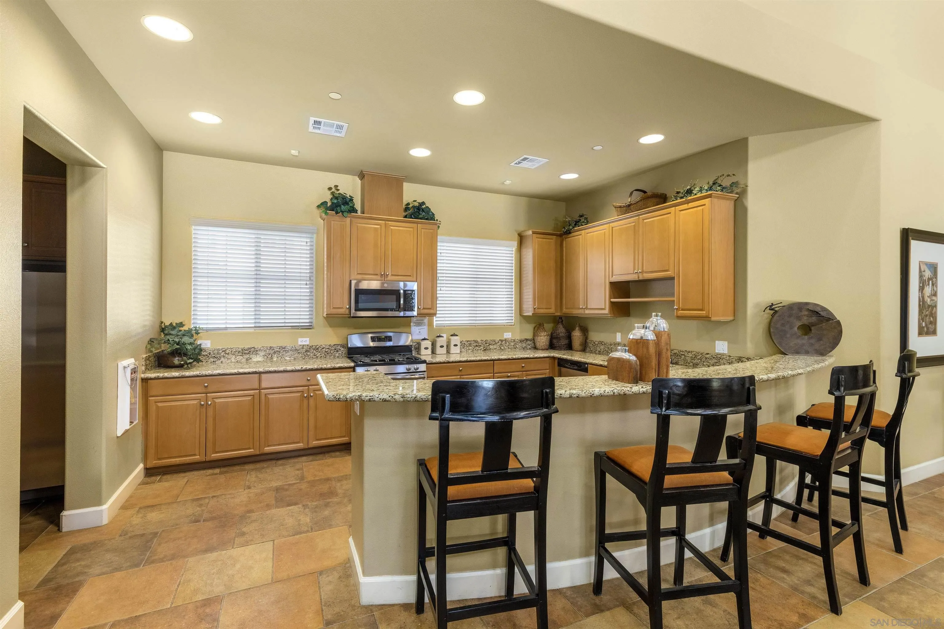 https://cdn.realtyfeed.com/cdn/127/260016840/6306939f5f4ea3e710a1c2b399df74b8.webp