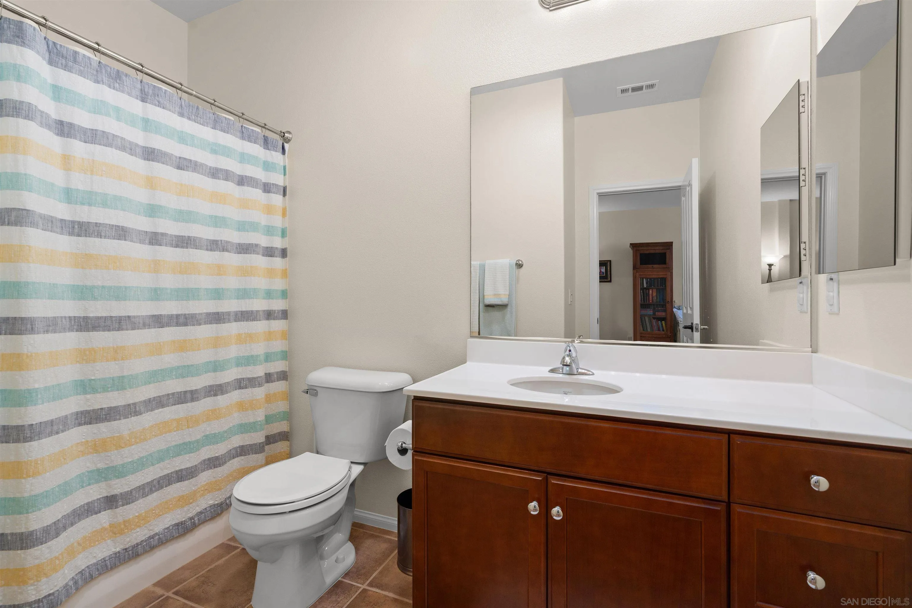 https://cdn.realtyfeed.com/cdn/127/260016840/75d04ae87a35a4a15dce3800ef15ccee.webp