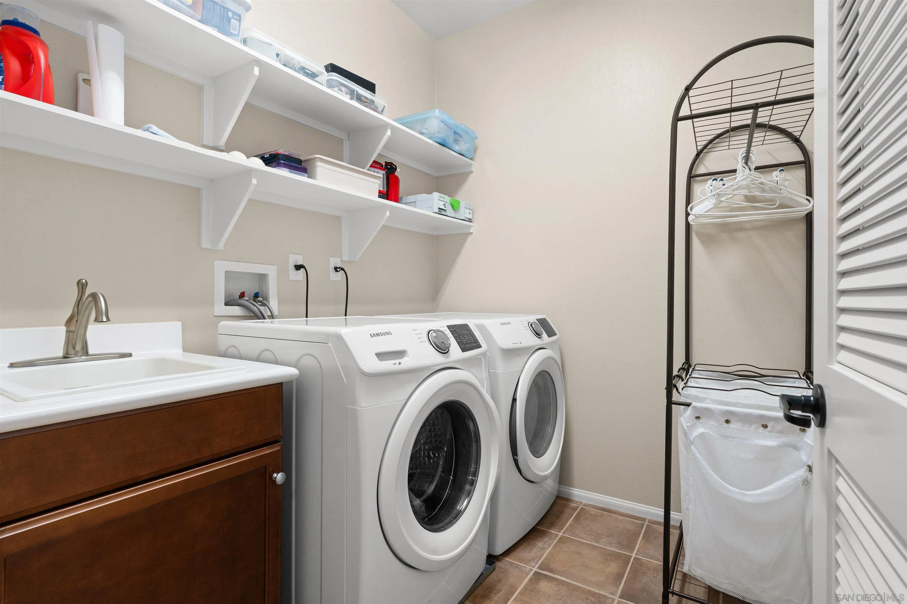 https://cdn.realtyfeed.com/cdn/127/260016840/bde1ff24115f6f6c98345b28c9fdc8ec.webp