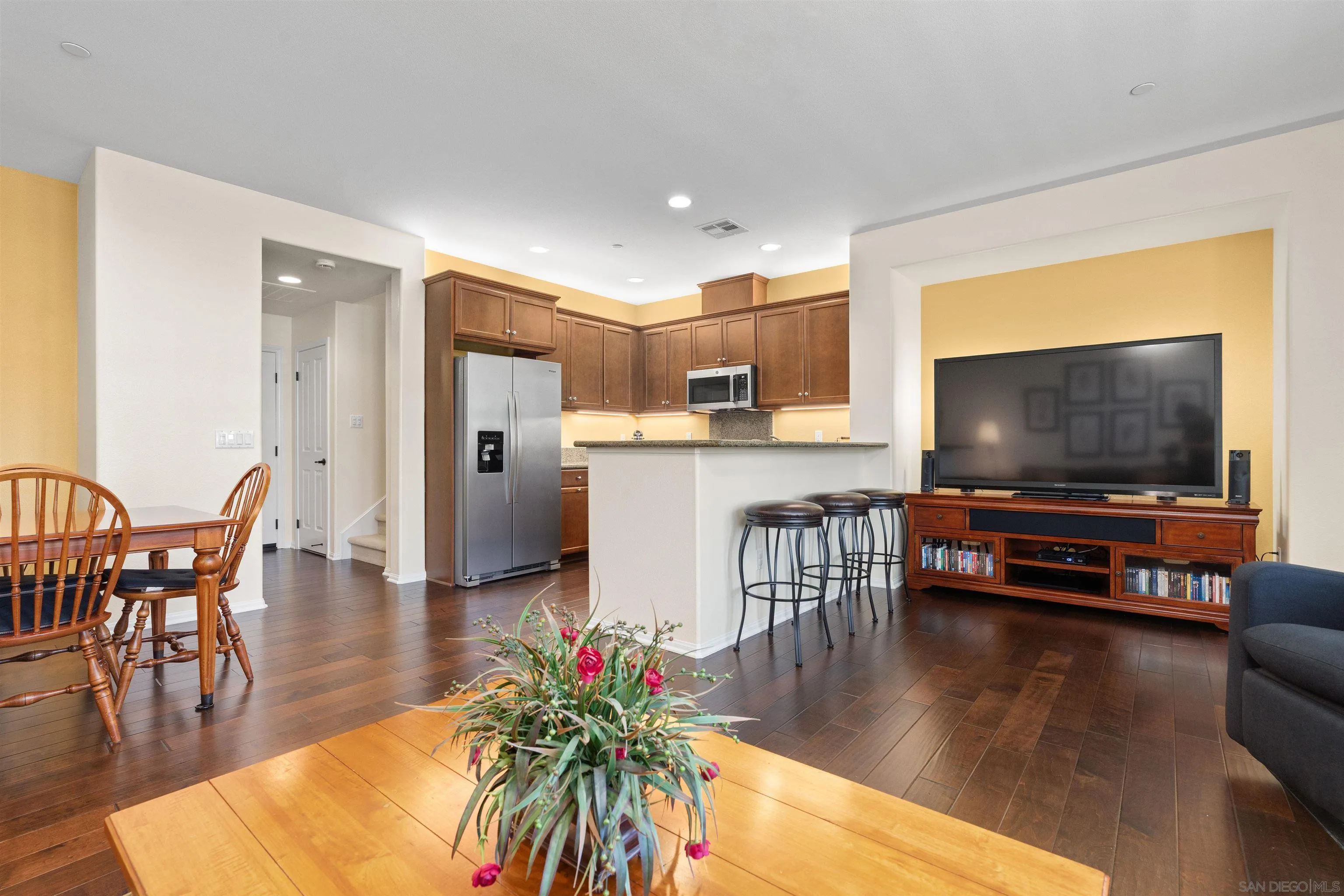 https://cdn.realtyfeed.com/cdn/127/260016840/fe438a182dfbca3f01faeaa4d50645be.webp