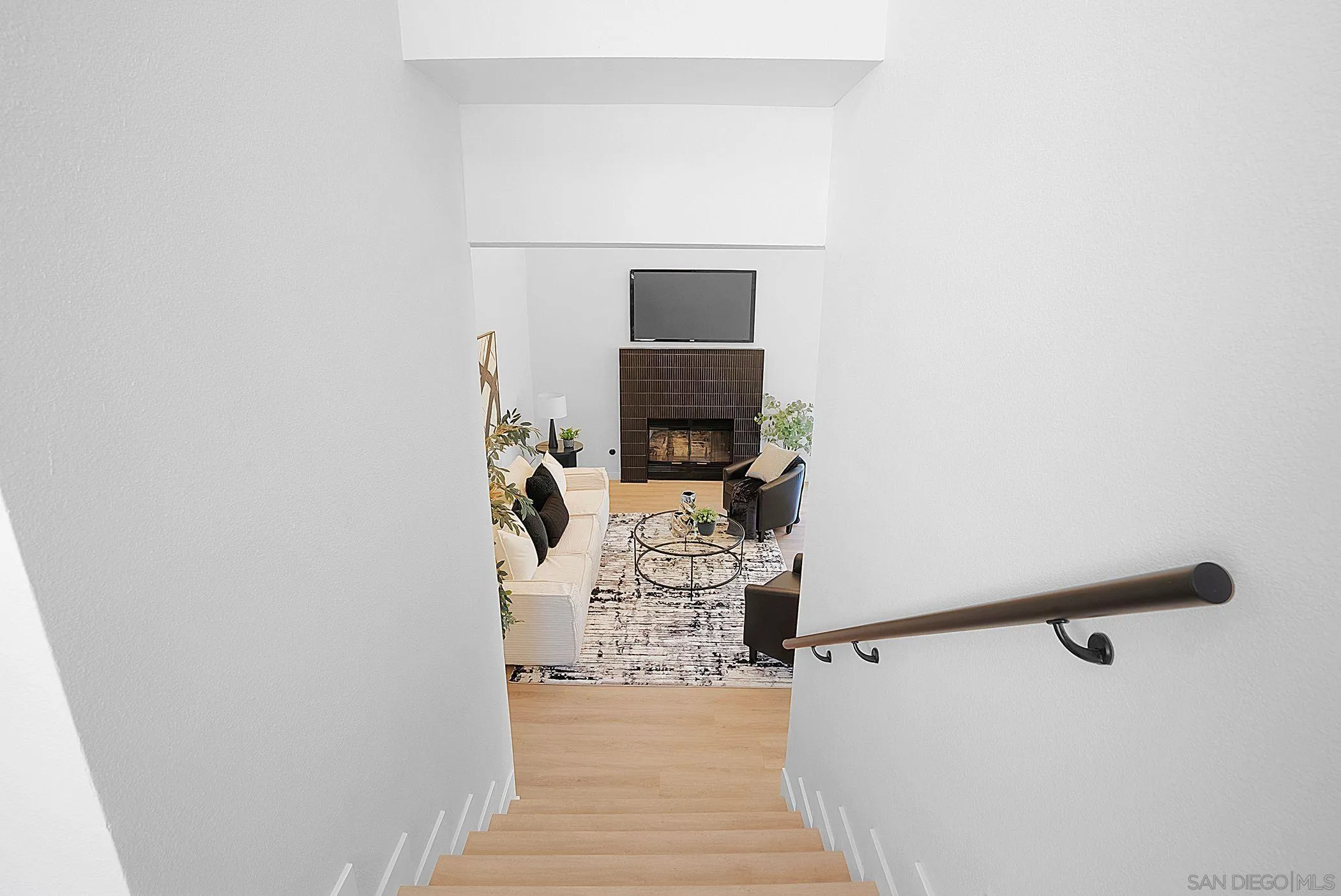 https://cdn.realtyfeed.com/cdn/127/260016841/343727f090e83df963fb46c3a26b8124.webp