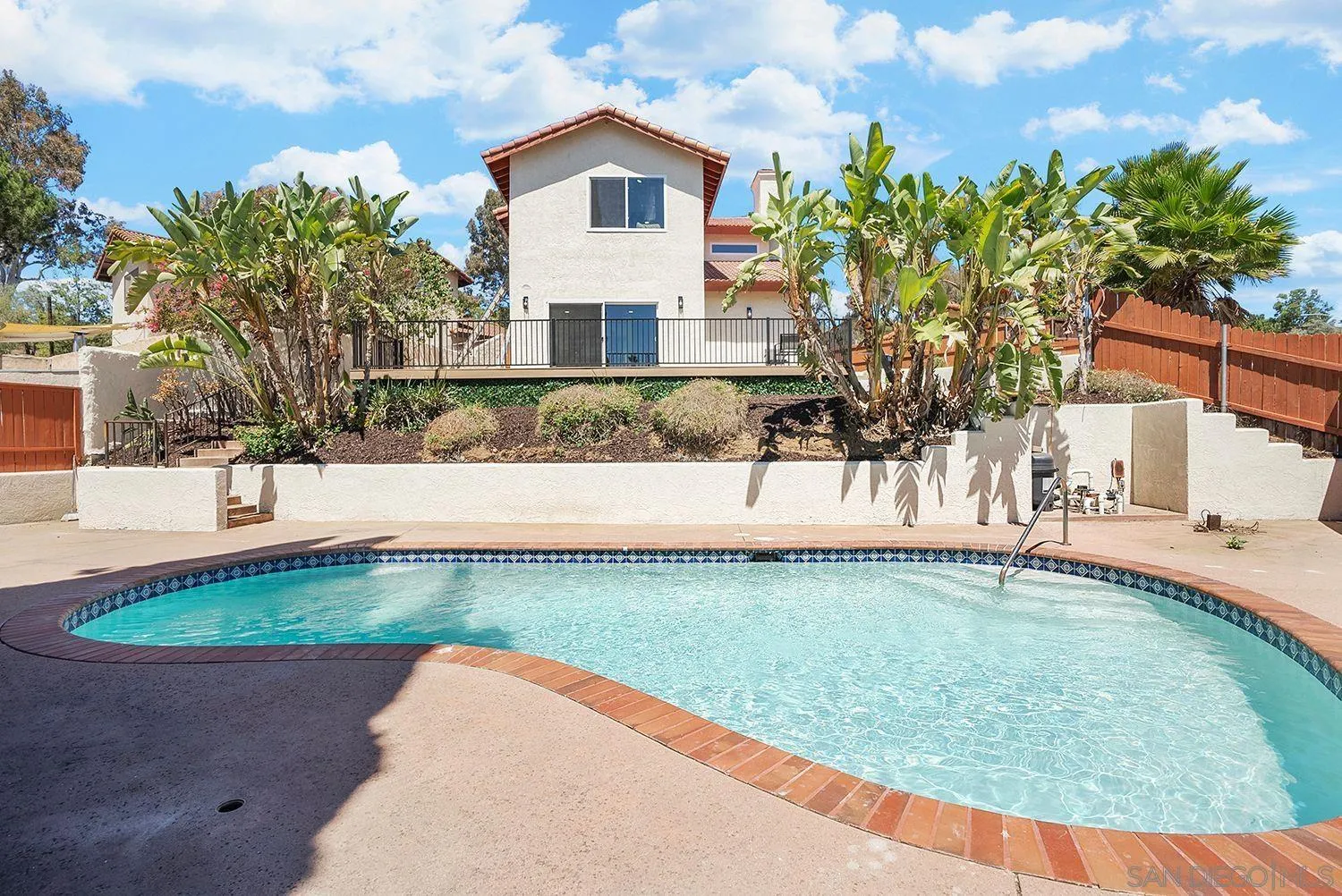 https://cdn.realtyfeed.com/cdn/127/260016841/77afe4608d53426a95fb072378eb7d8c.webp