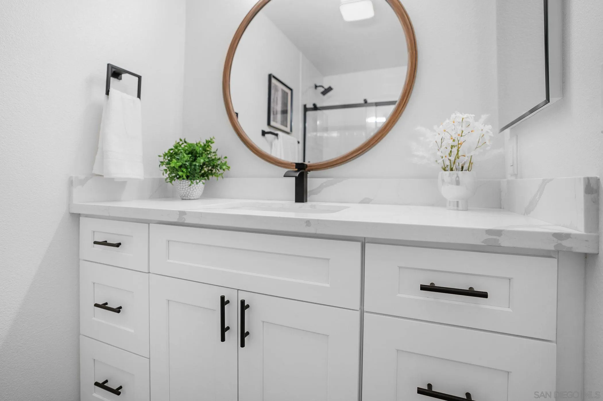https://cdn.realtyfeed.com/cdn/127/260016841/9d43be30bb57284bb48f13585593420f.webp
