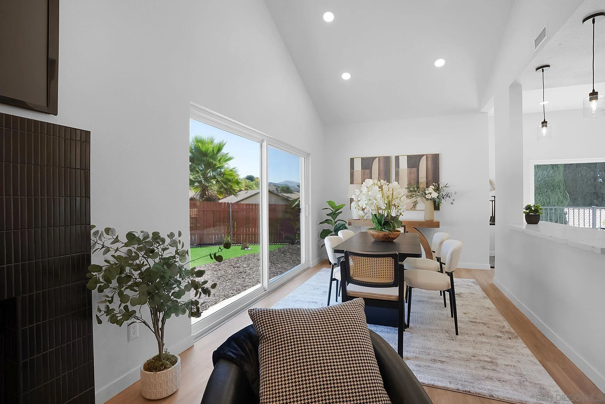 https://cdn.realtyfeed.com/cdn/127/260016841/ef0990796f5e021134fa4e22d25936d4.webp