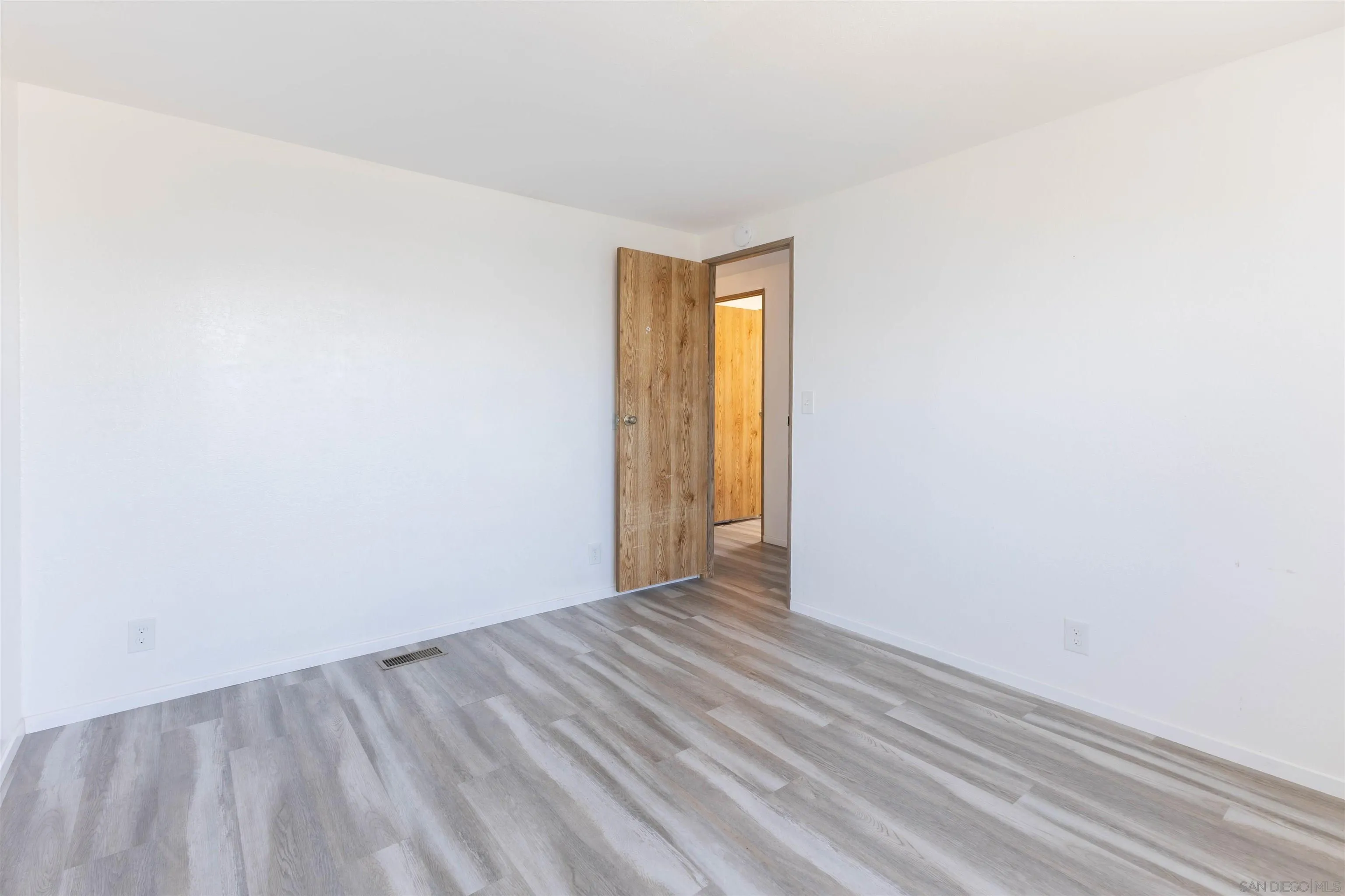 https://cdn.realtyfeed.com/cdn/127/260016845/05c1f48be1268d66e01dfa292c4f9693.webp