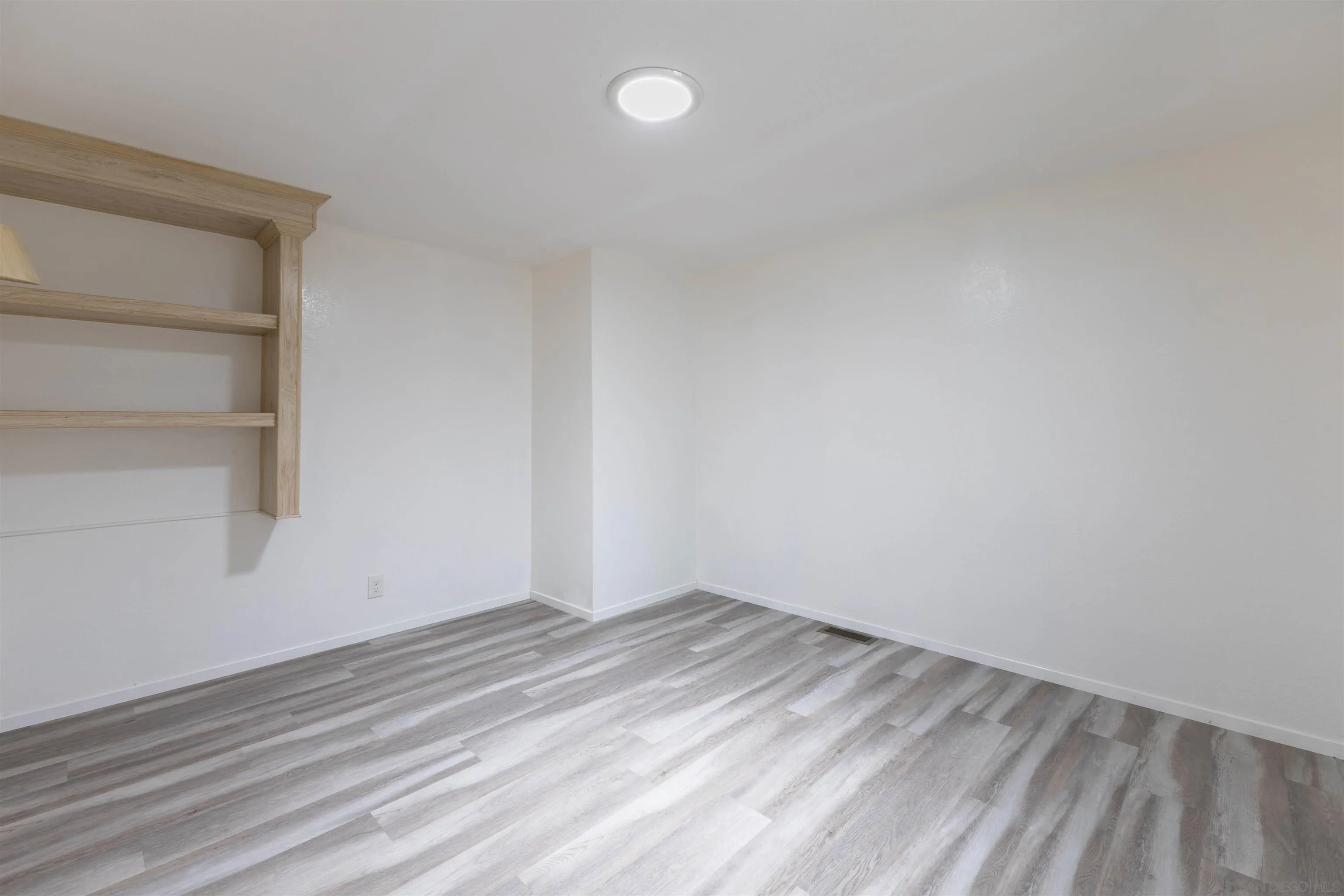 https://cdn.realtyfeed.com/cdn/127/260016845/d158d5e73938bbba197e365d5fcdf693.webp